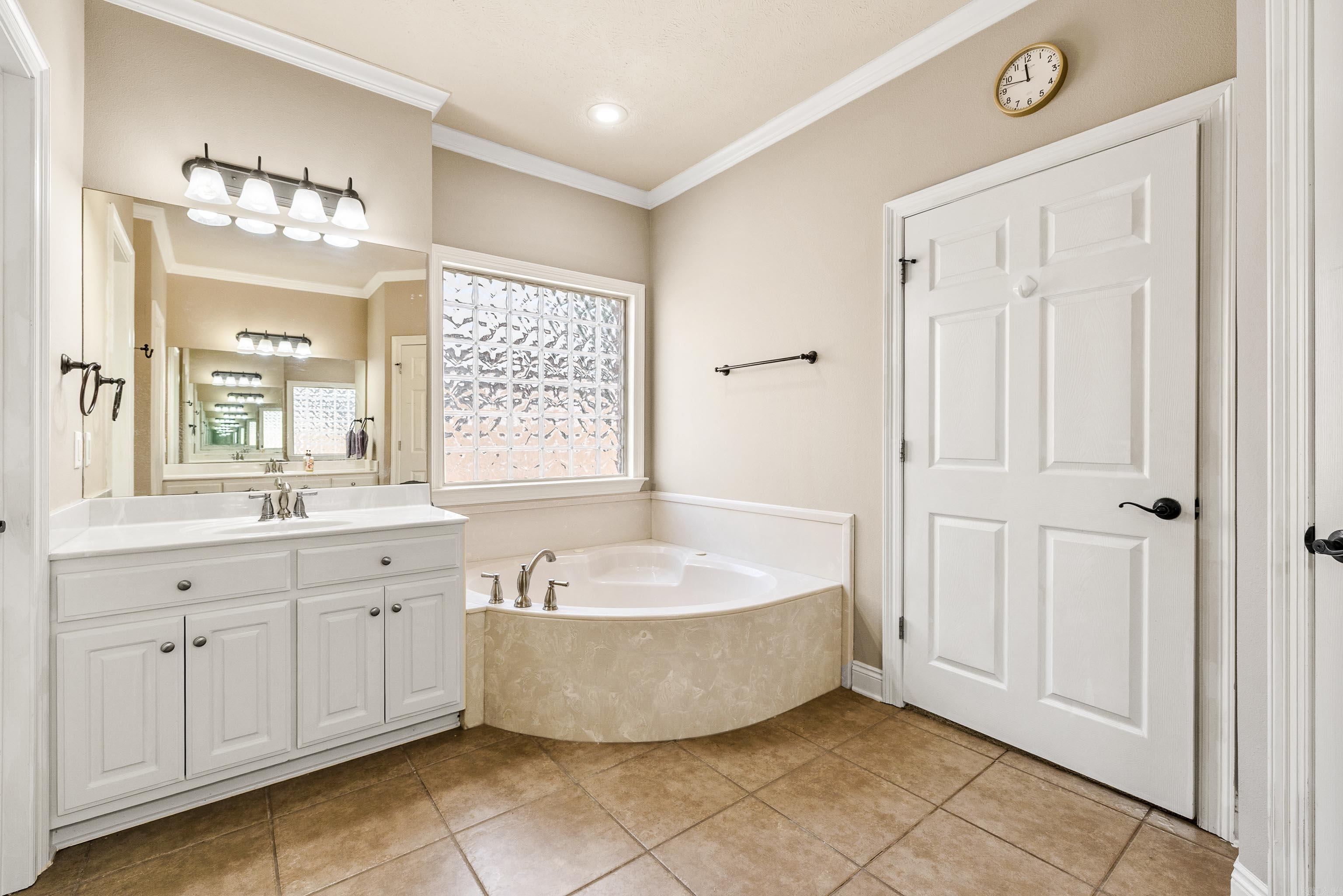 45 Earnhardt  Cabot, AR