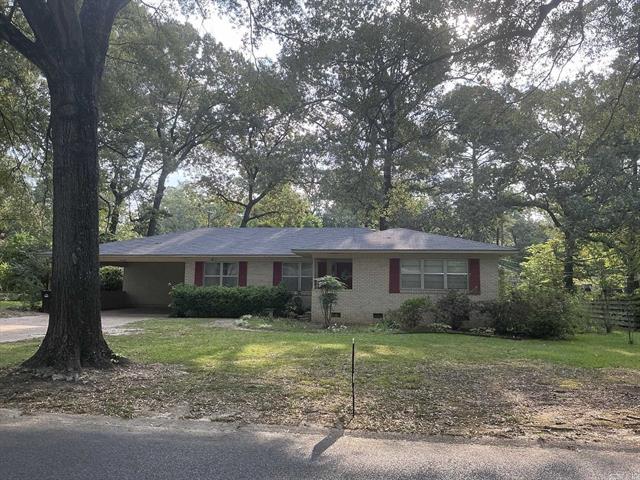 1009  Cedar  Crossett, AR