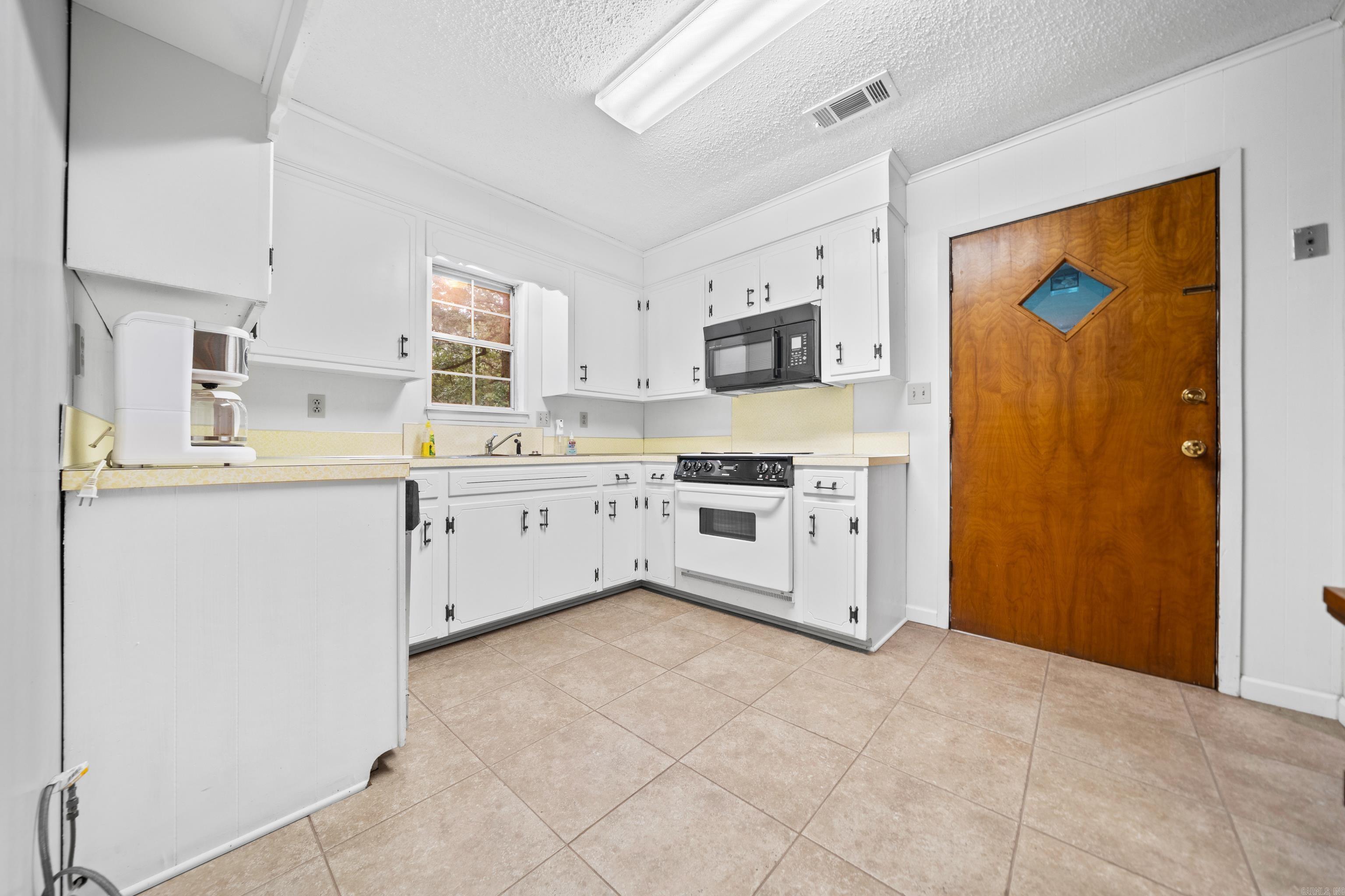 395 Riveroaks  Malvern, AR
