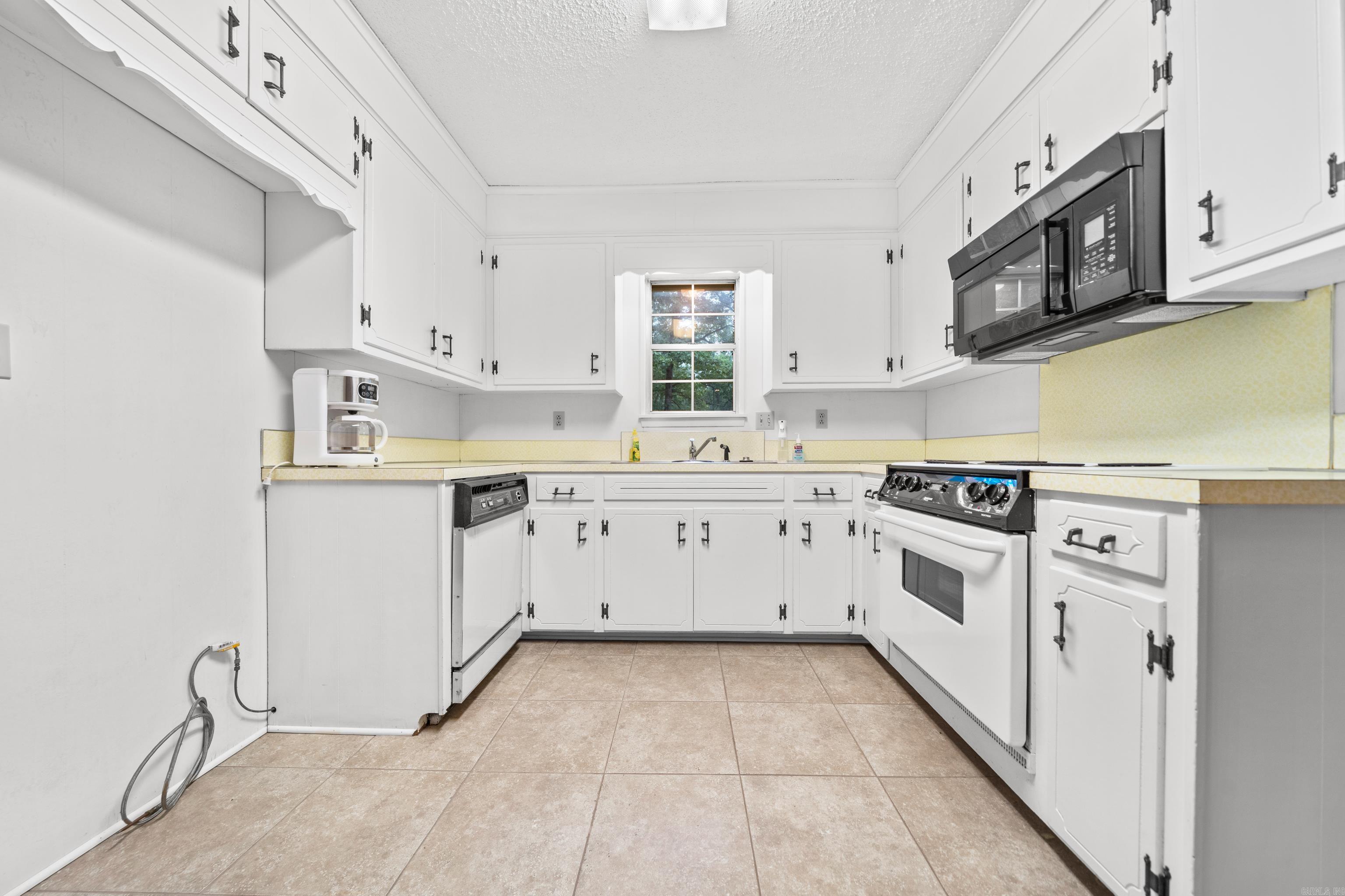 395 Riveroaks  Malvern, AR