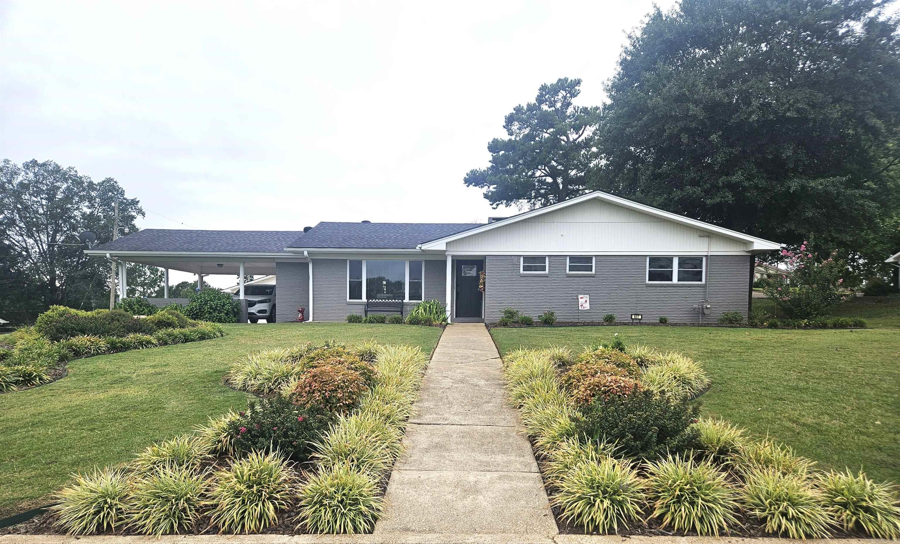 607 N 12th  Nashville, AR