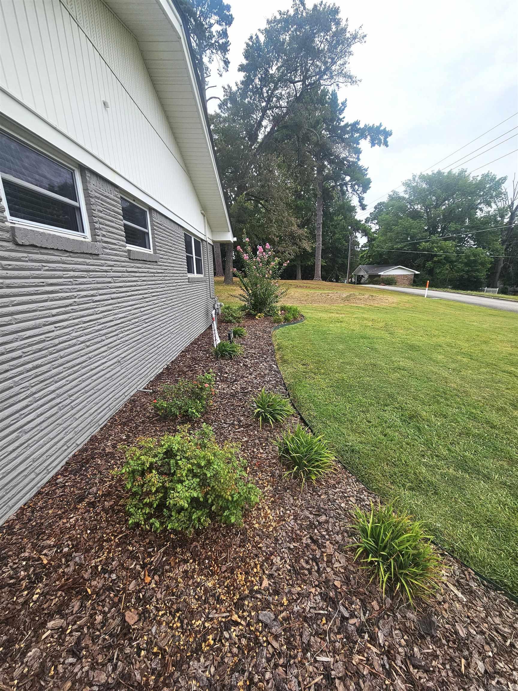 607 N 12th  Nashville, AR