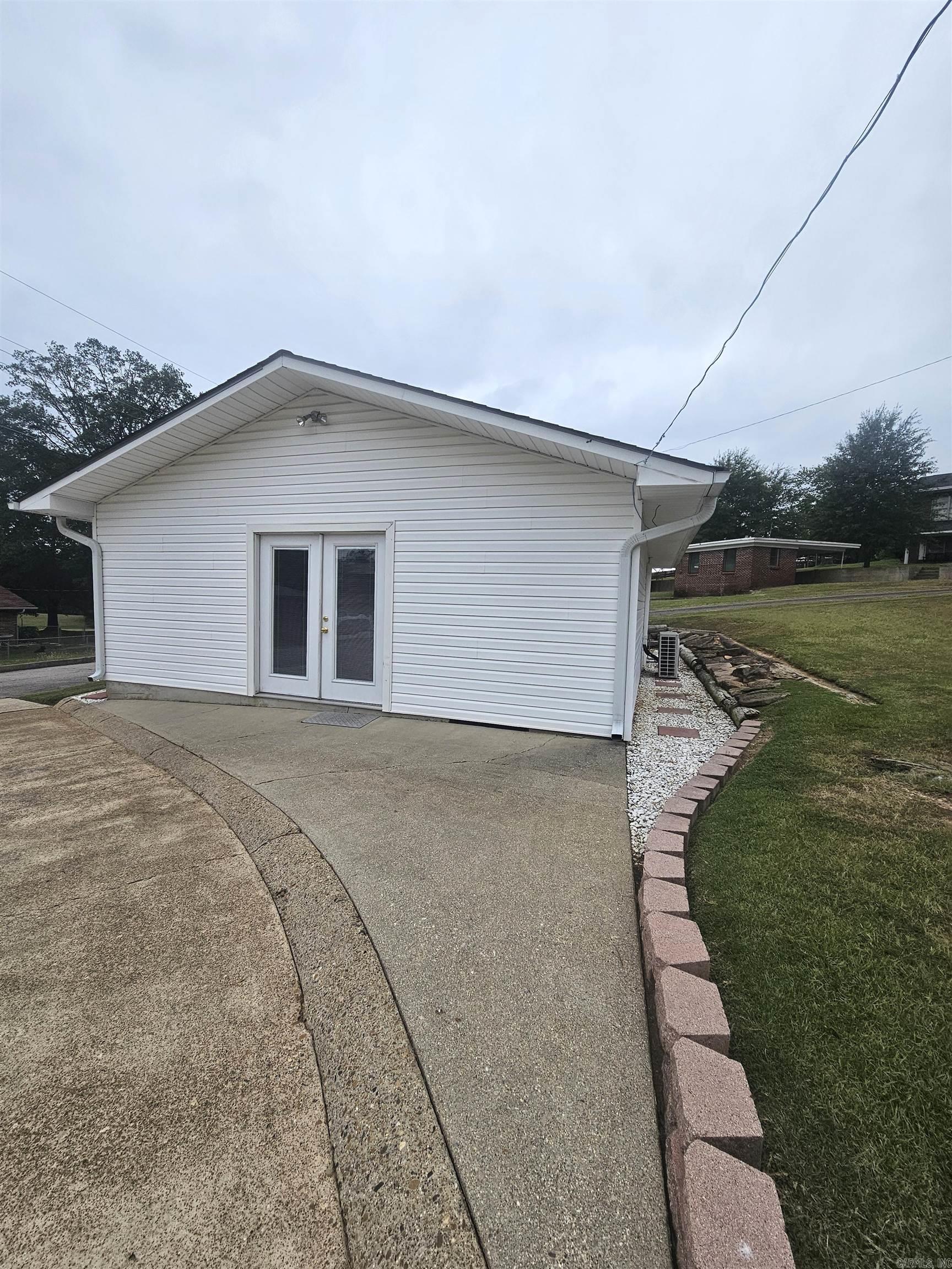 607 N 12th  Nashville, AR