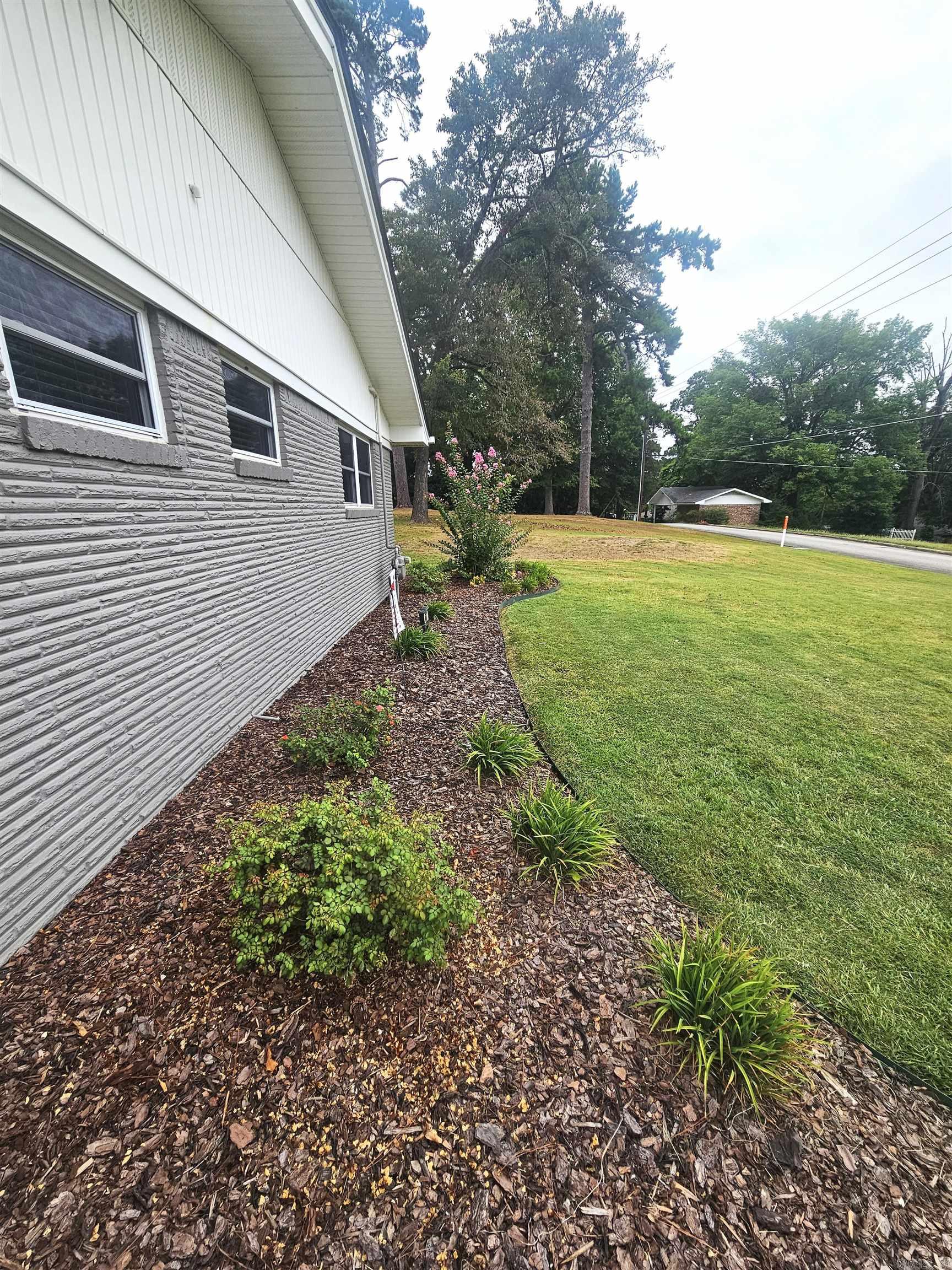 607 N 12th  Nashville, AR