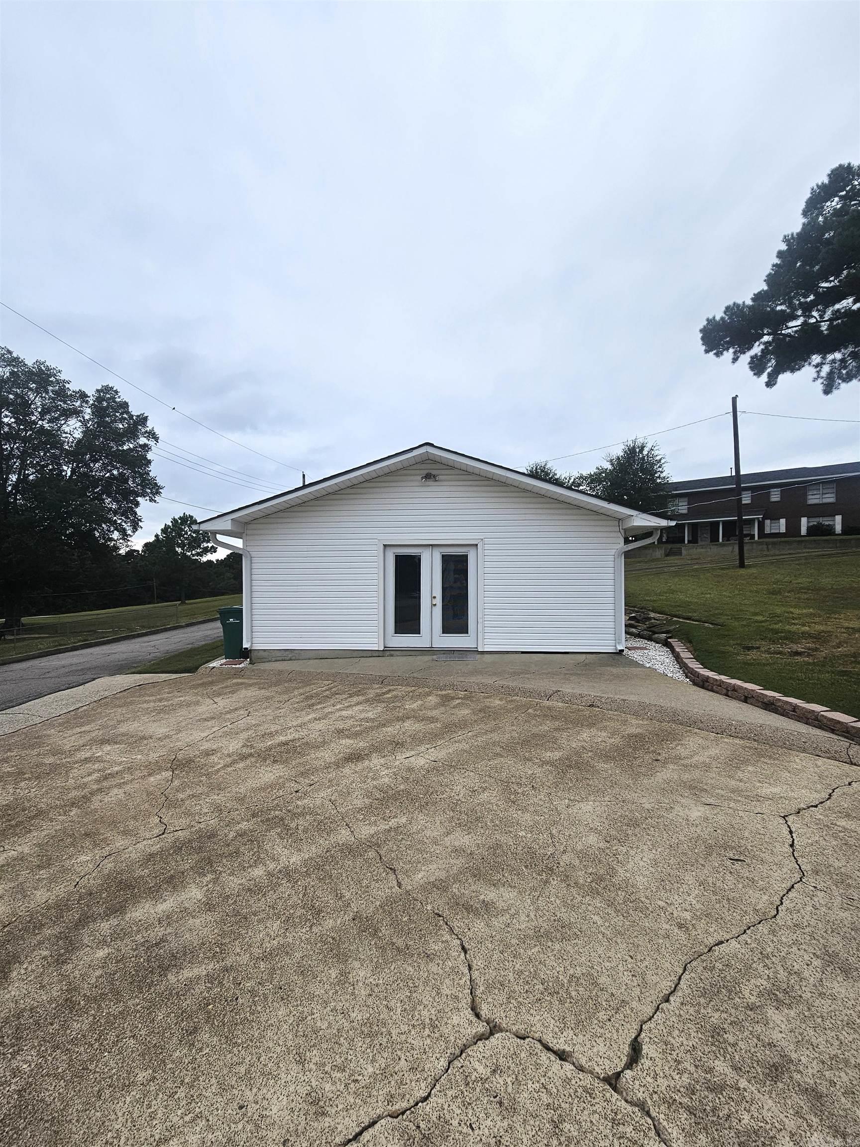 607 N 12th  Nashville, AR