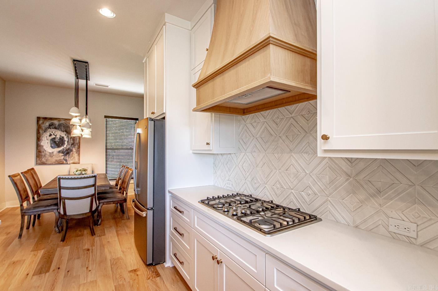 221 Lake Valley  Maumelle, AR