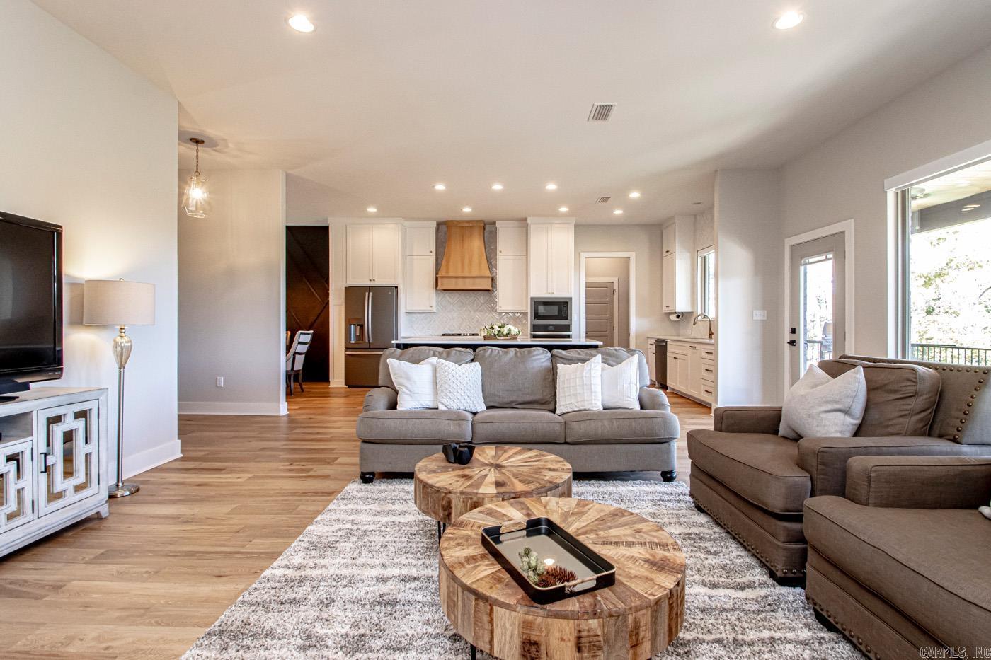 221 Lake Valley  Maumelle, AR