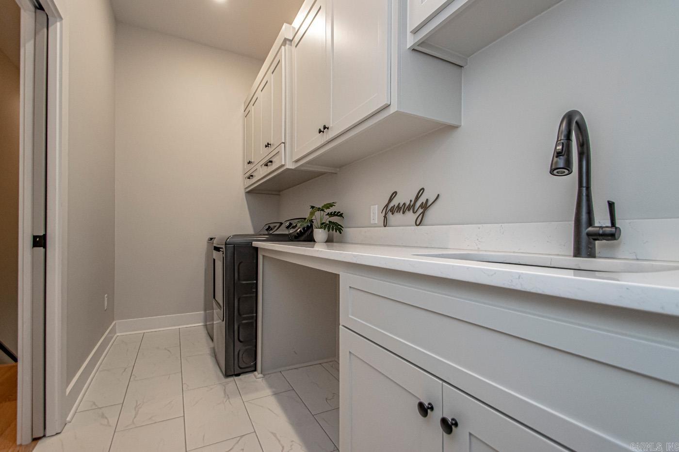 221 Lake Valley  Maumelle, AR