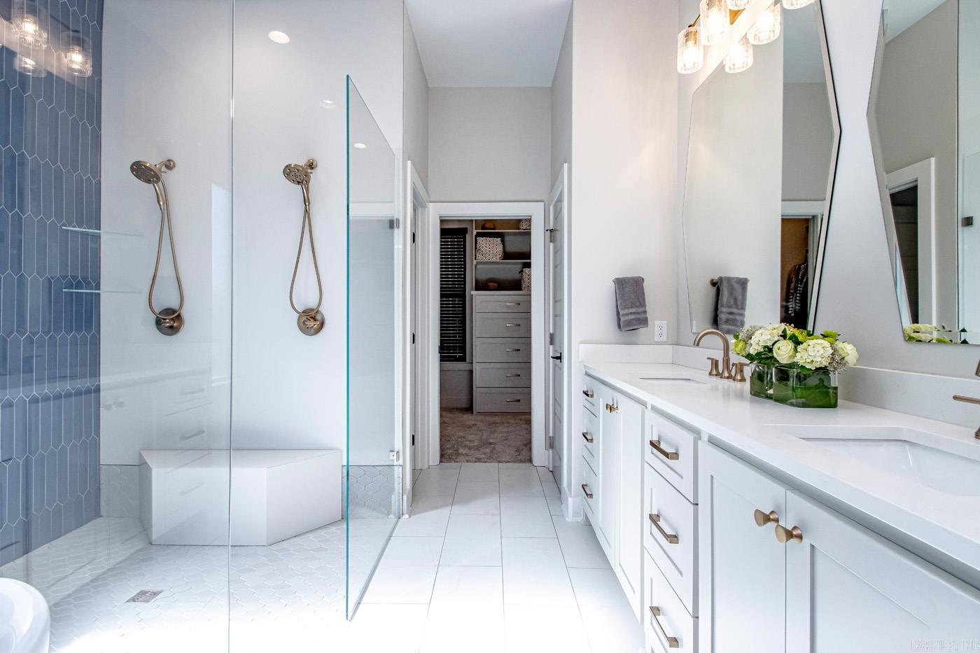 221 Lake Valley  Maumelle, AR