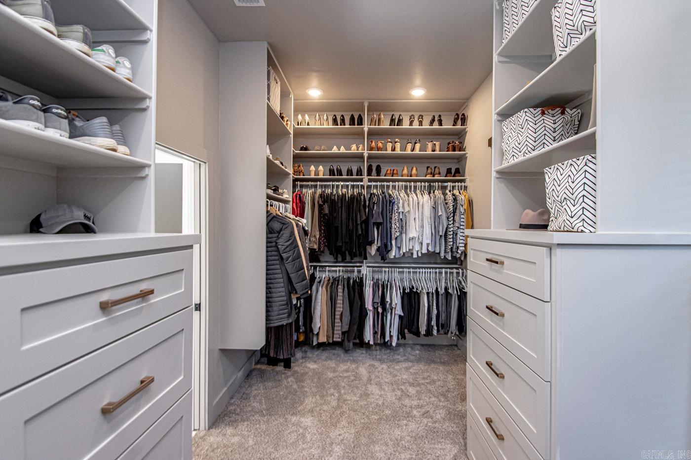 221 Lake Valley  Maumelle, AR