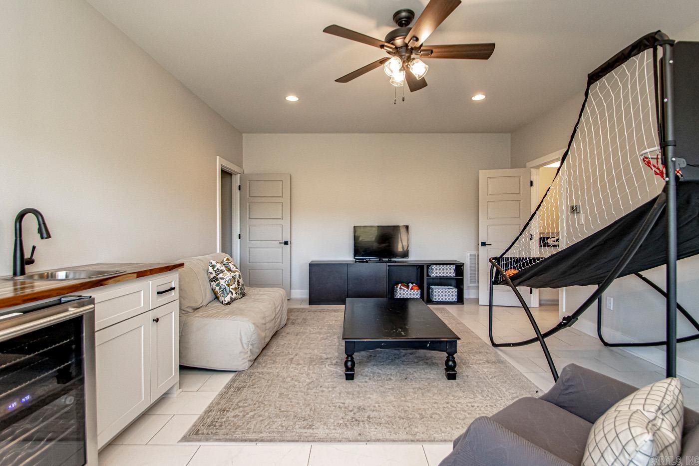 221 Lake Valley  Maumelle, AR