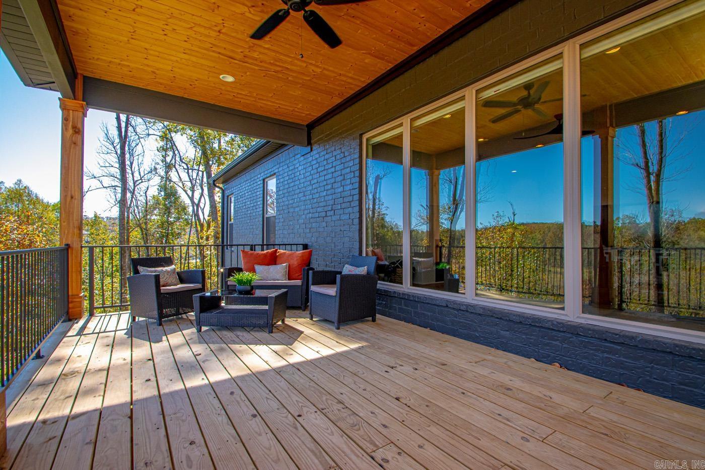 221 Lake Valley  Maumelle, AR