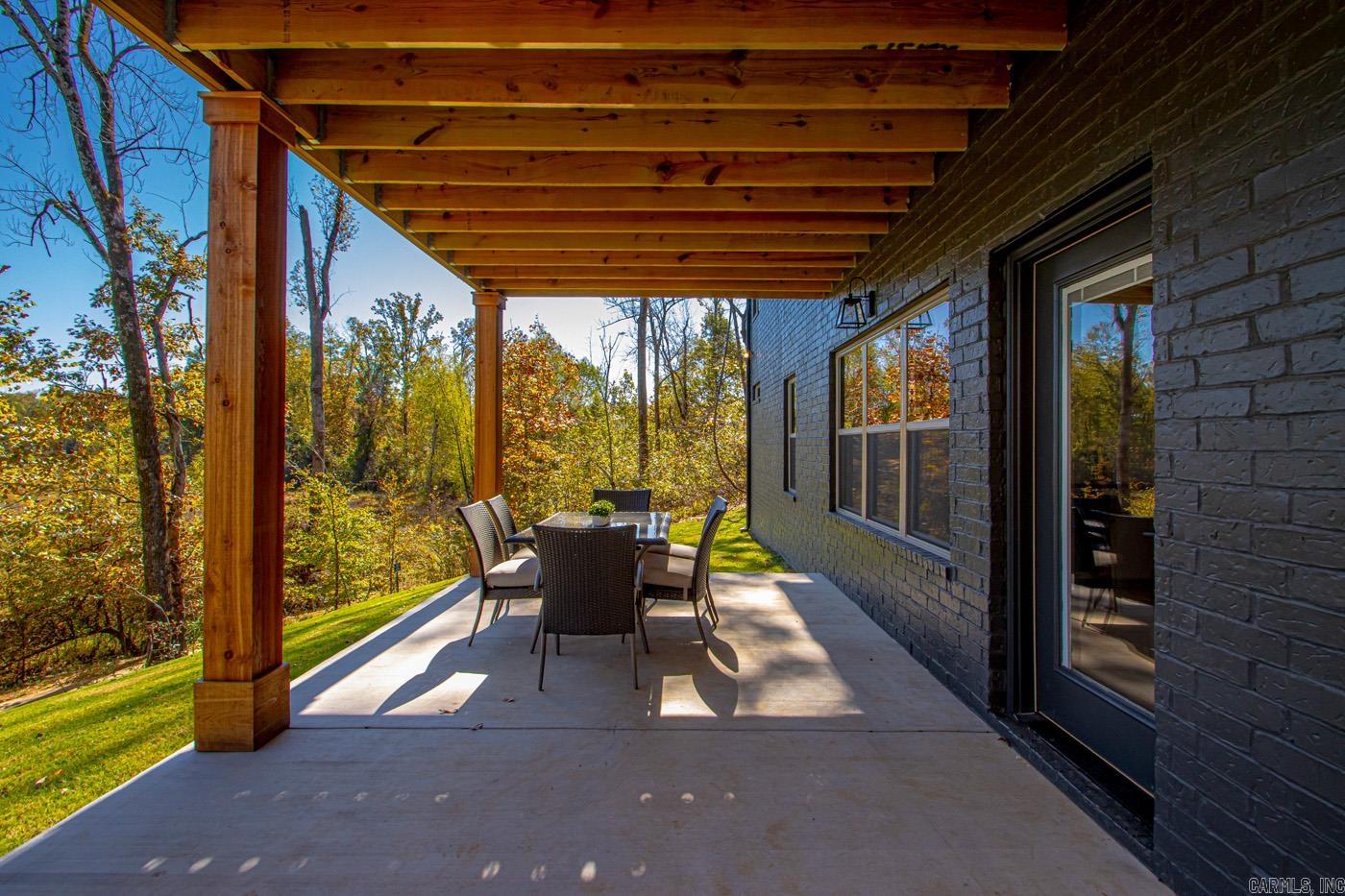 221 Lake Valley  Maumelle, AR