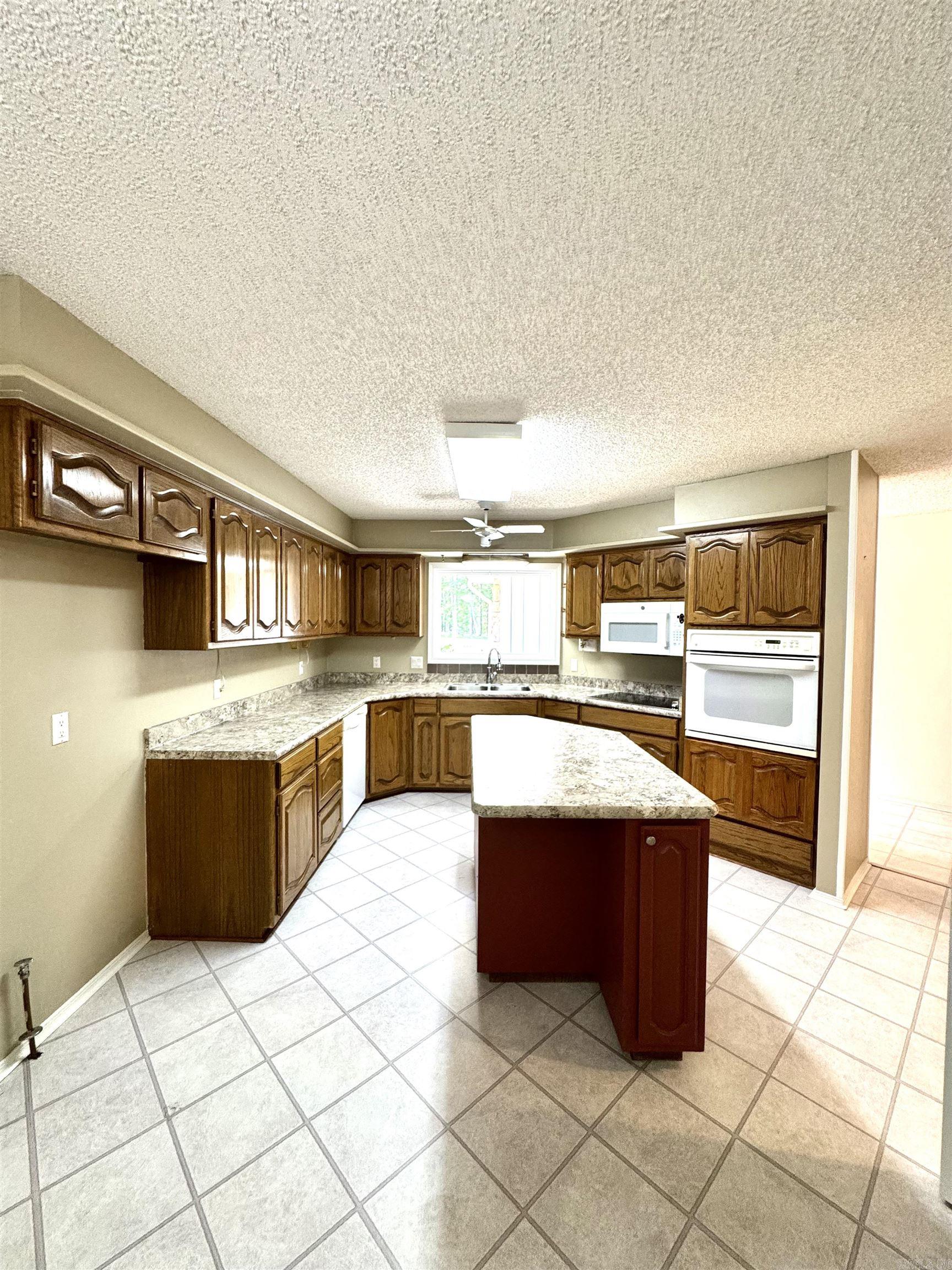 7 Camarzana  Hot Springs Village, AR