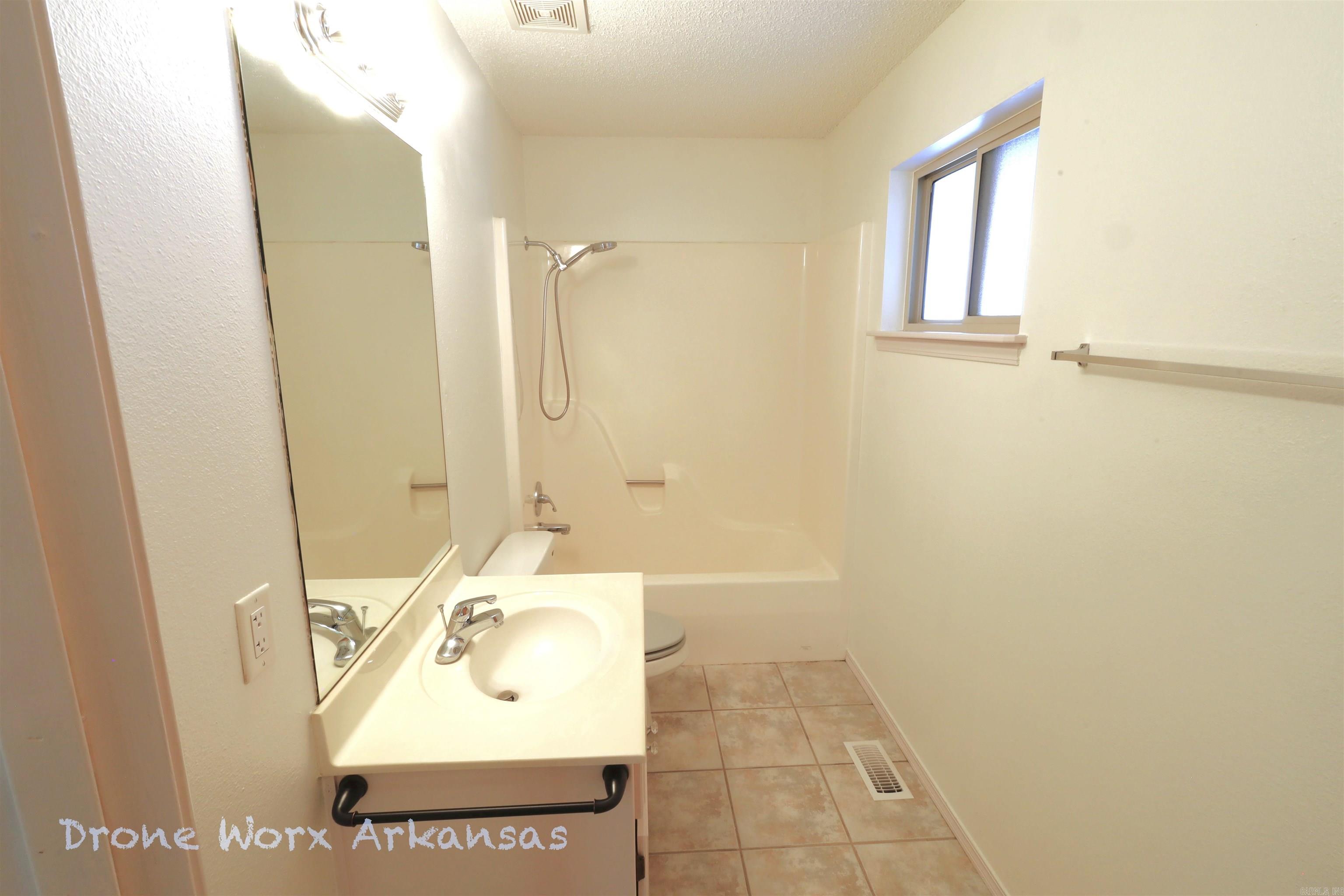 9 Piccadilly Lane Bella Vista, AR 72714
