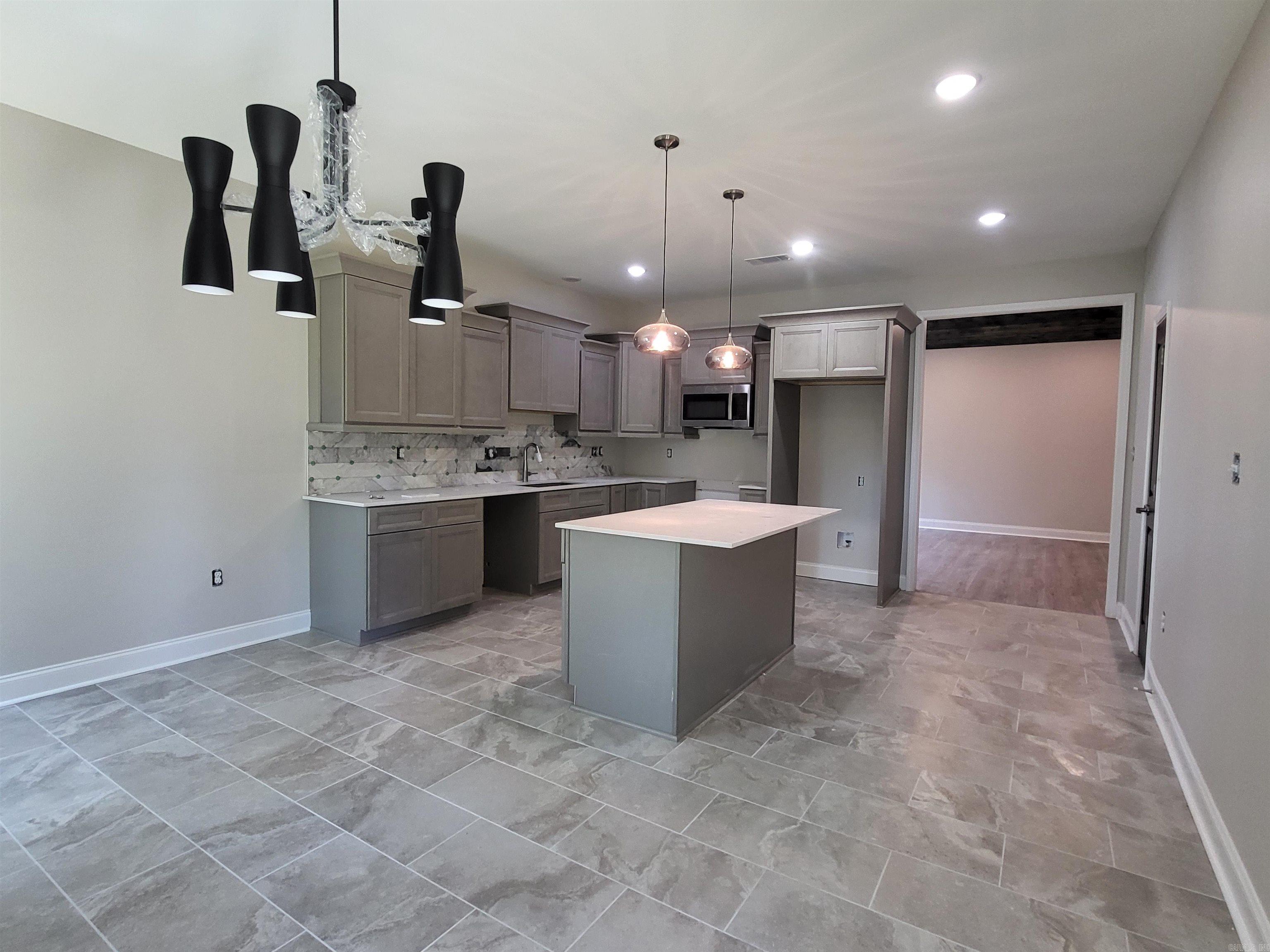 933 N Jeff Davis  Jacksonville, AR