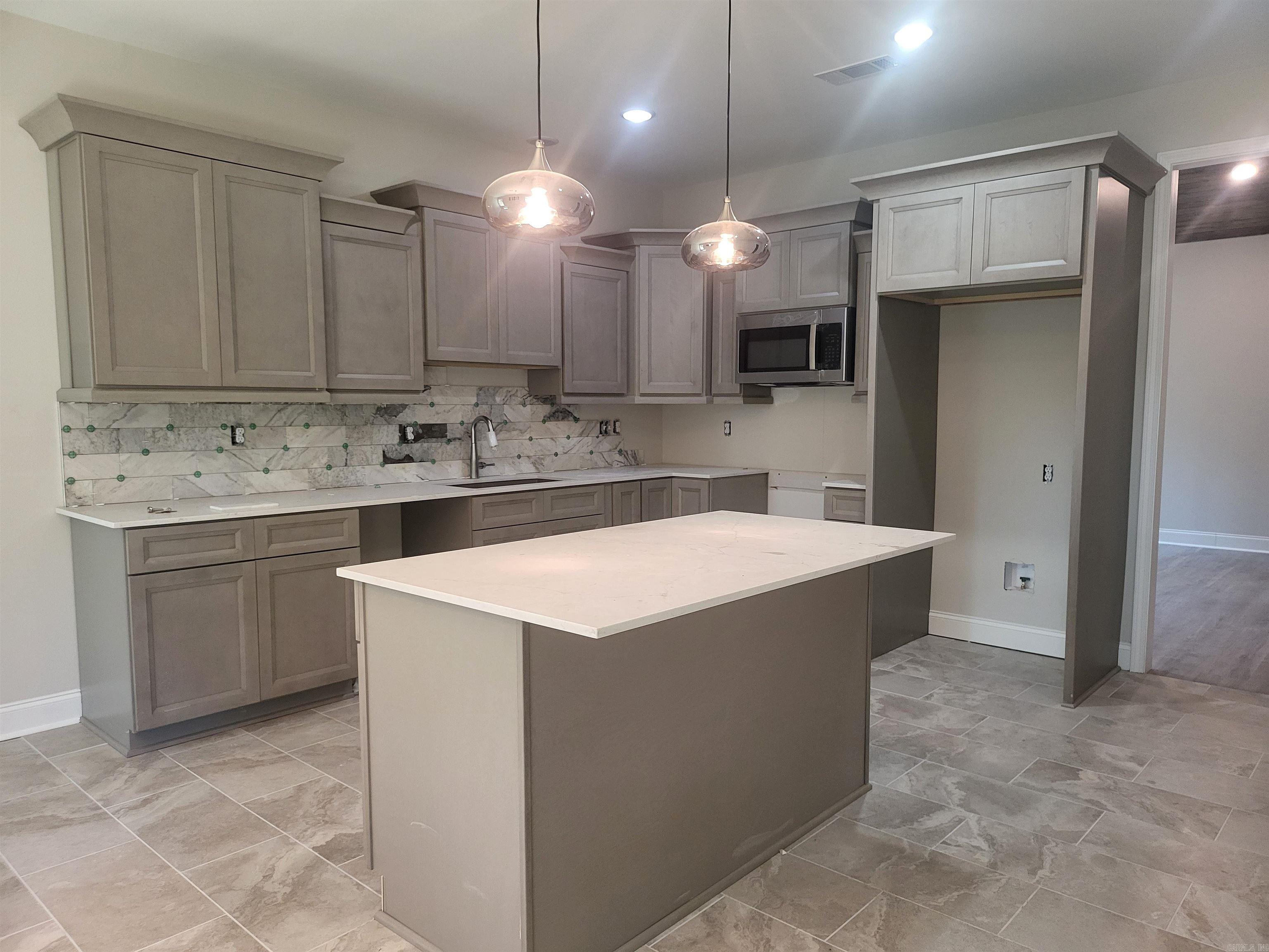 933 N Jeff Davis  Jacksonville, AR