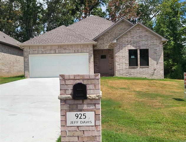 925 N Jeff Davis  Jacksonville, AR