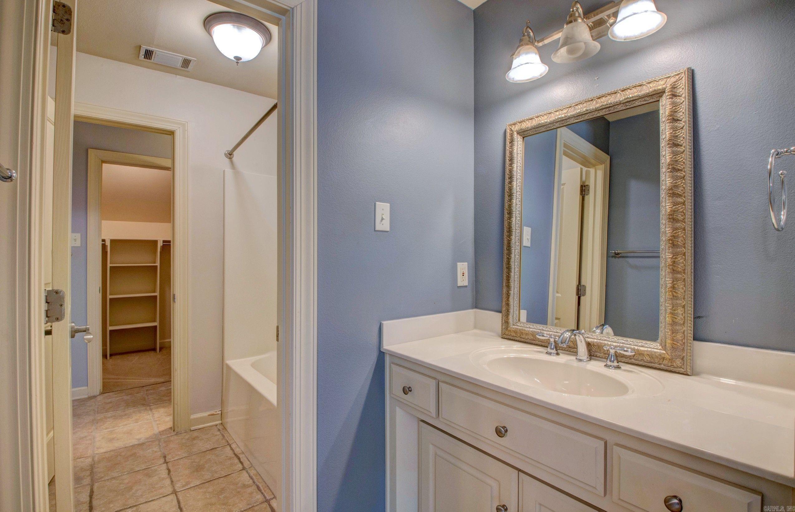 128 Marseille Dr  Maumelle, AR