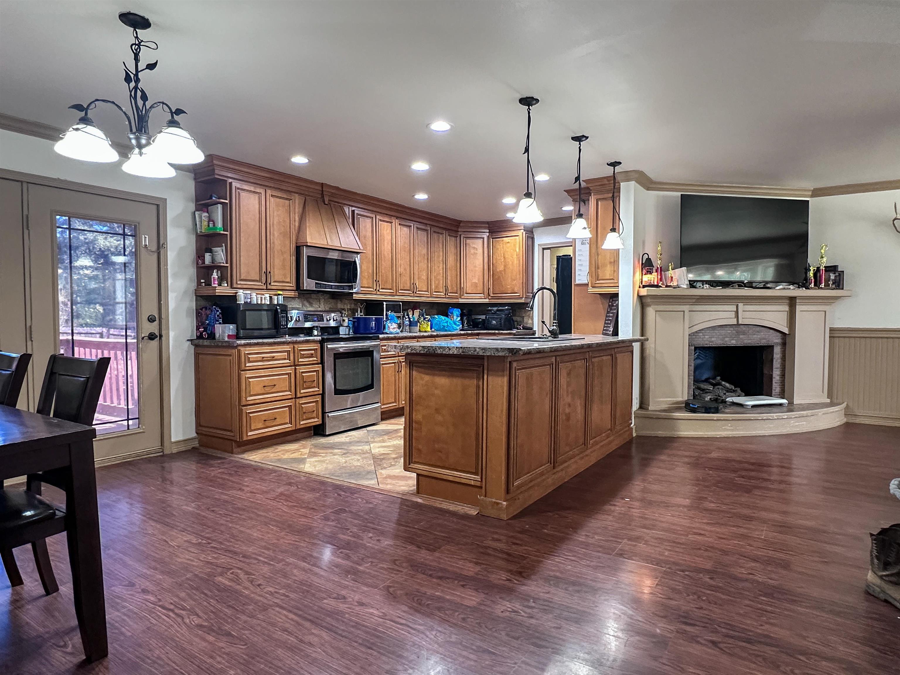 34 Alma  Highland, AR