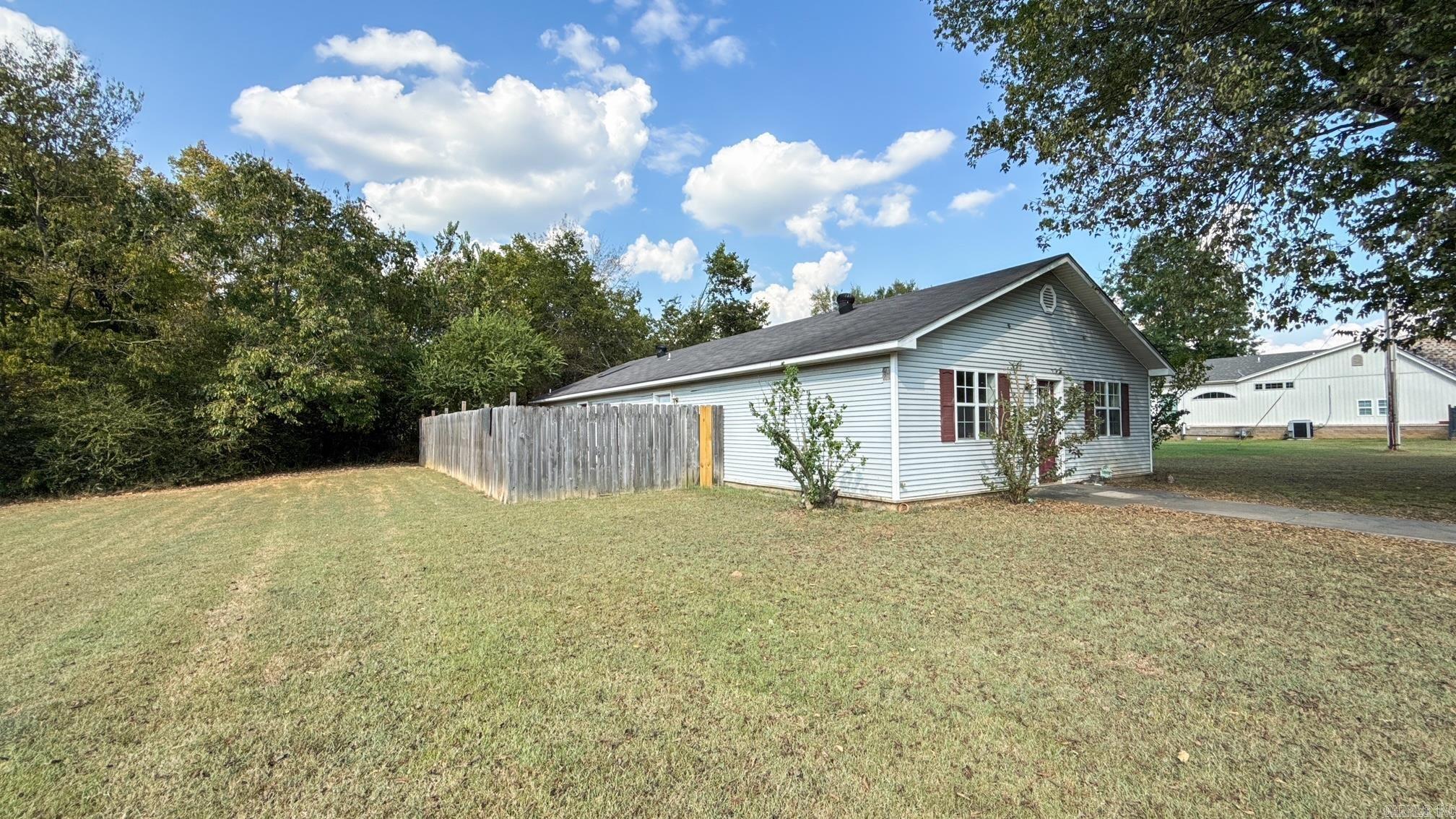 2116 W Main St  Clarksville, AR