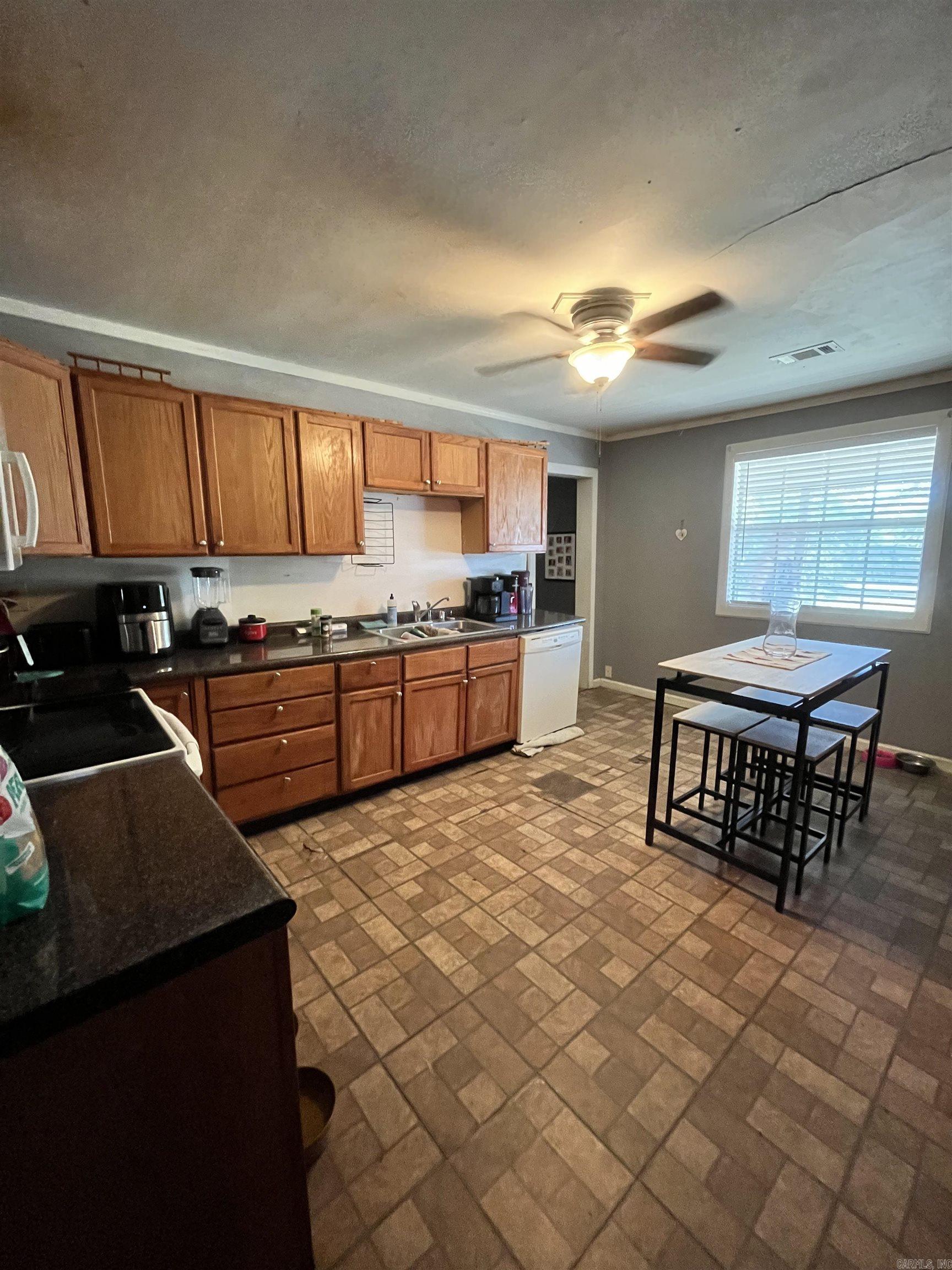 5740 Blackland  Pleasant Plains, AR