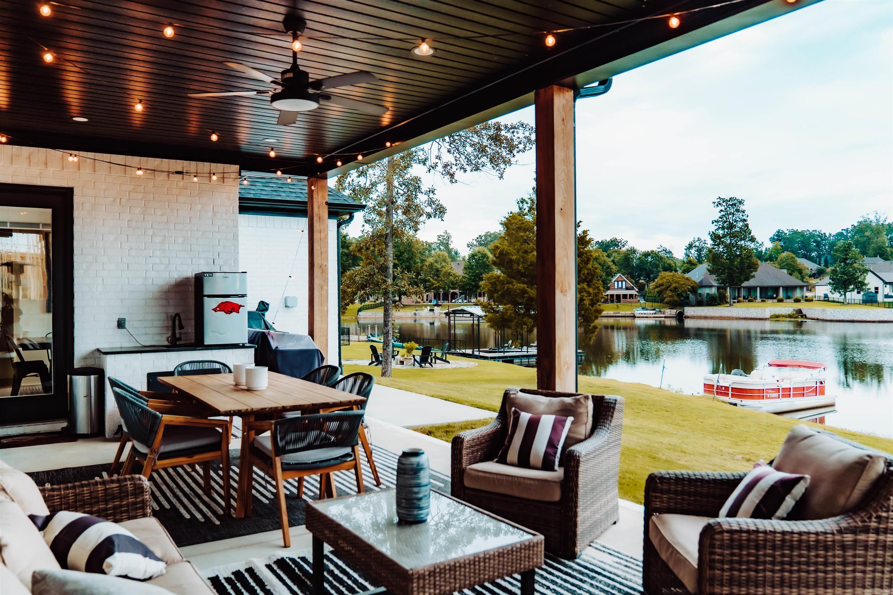 7702 S Shoreline  Benton, AR