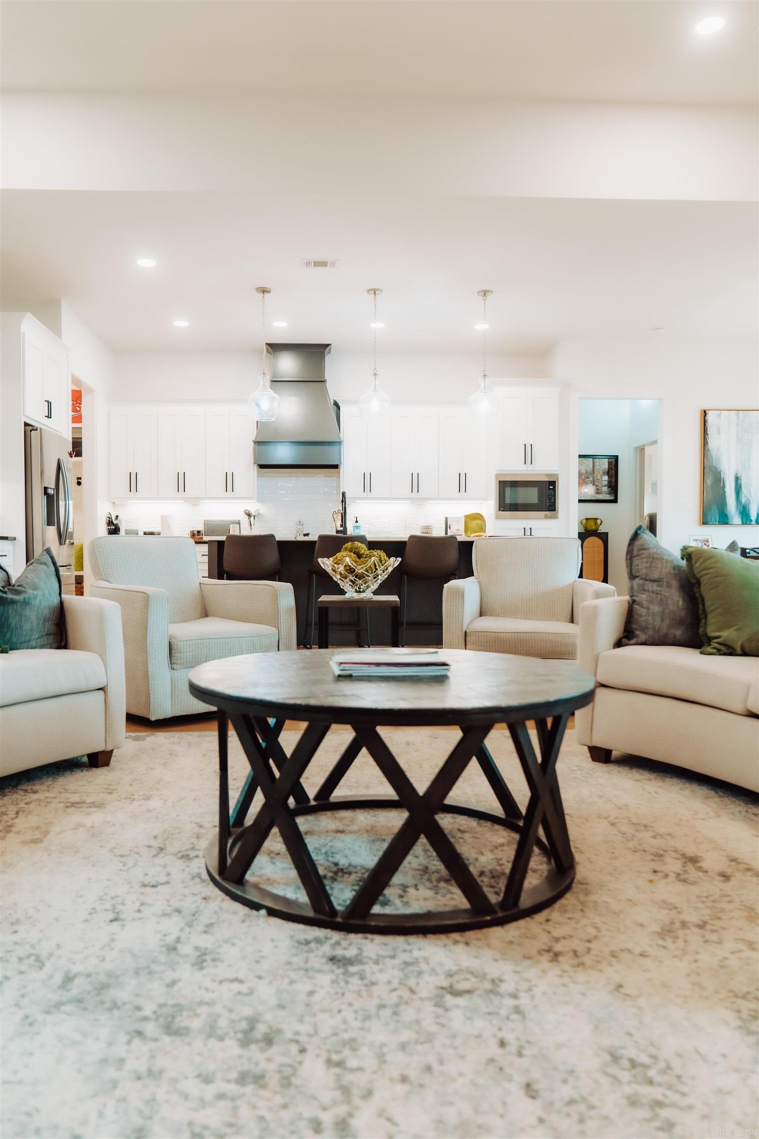 7702 S Shoreline  Benton, AR