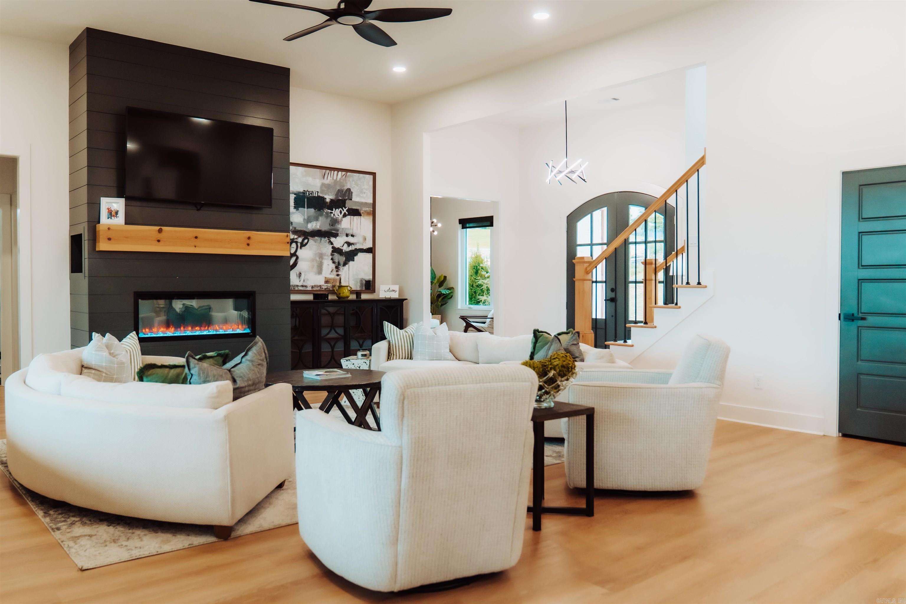 7702 S Shoreline  Benton, AR