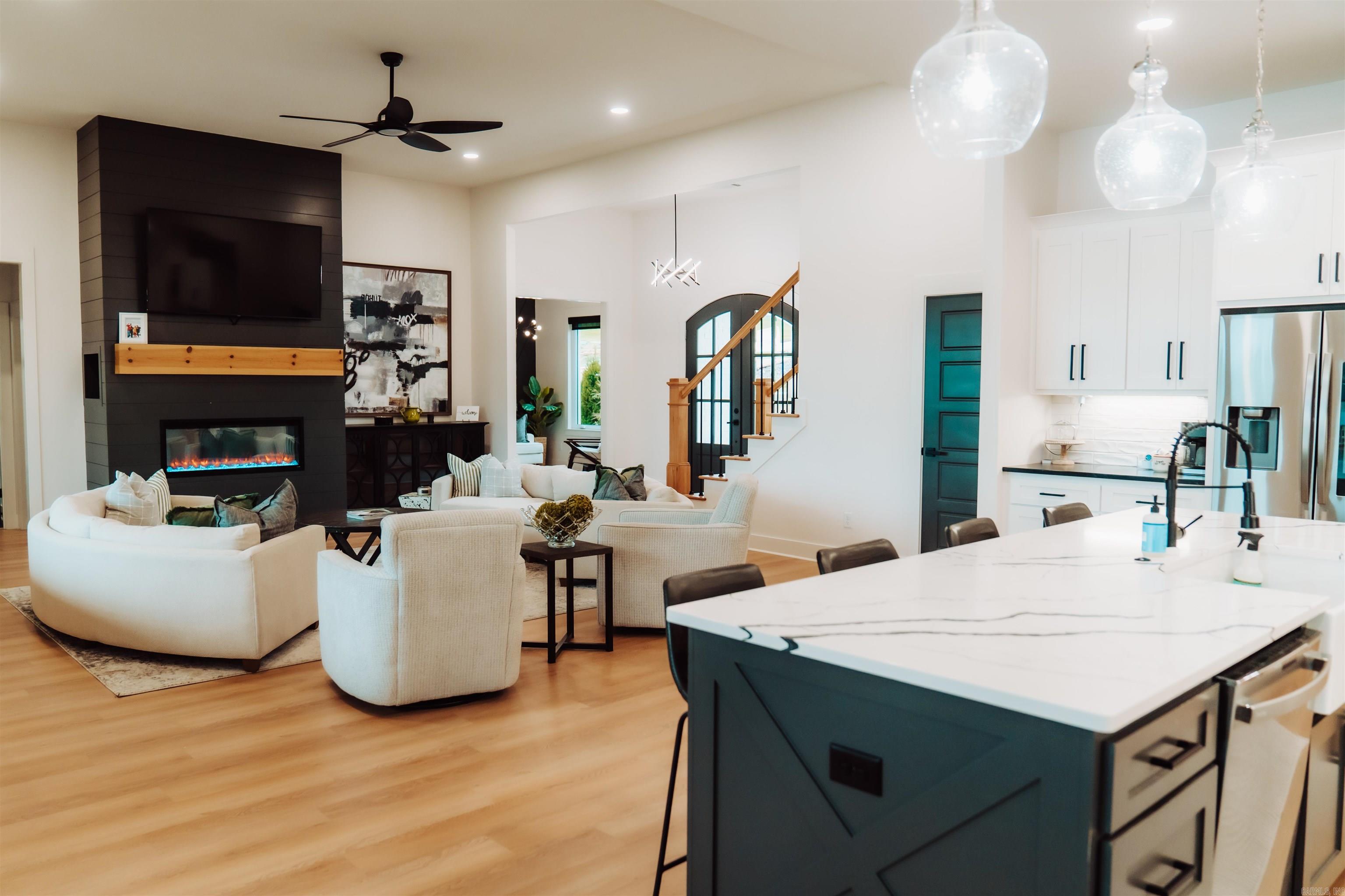 7702 S Shoreline  Benton, AR