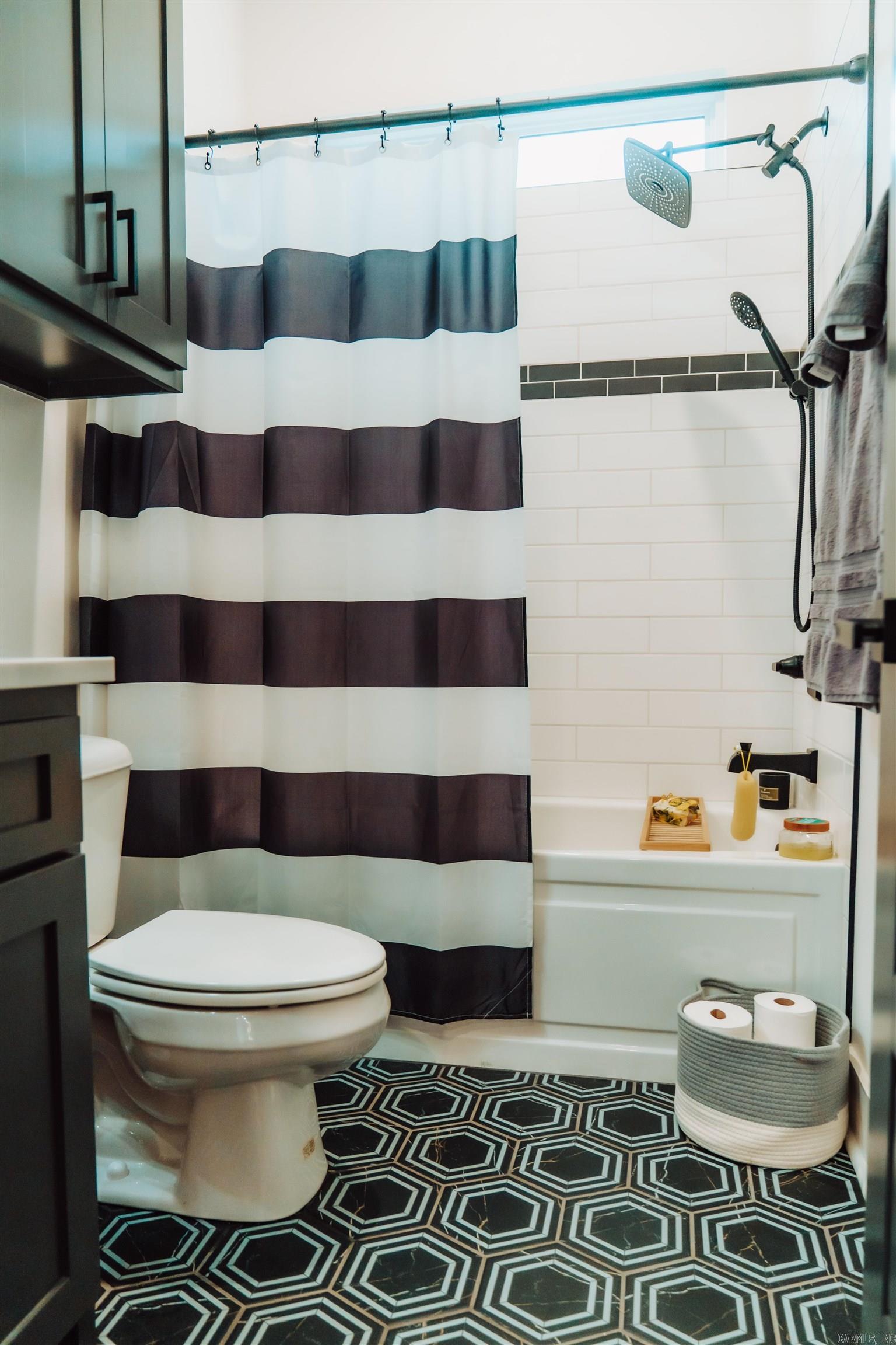 7702 S Shoreline  Benton, AR