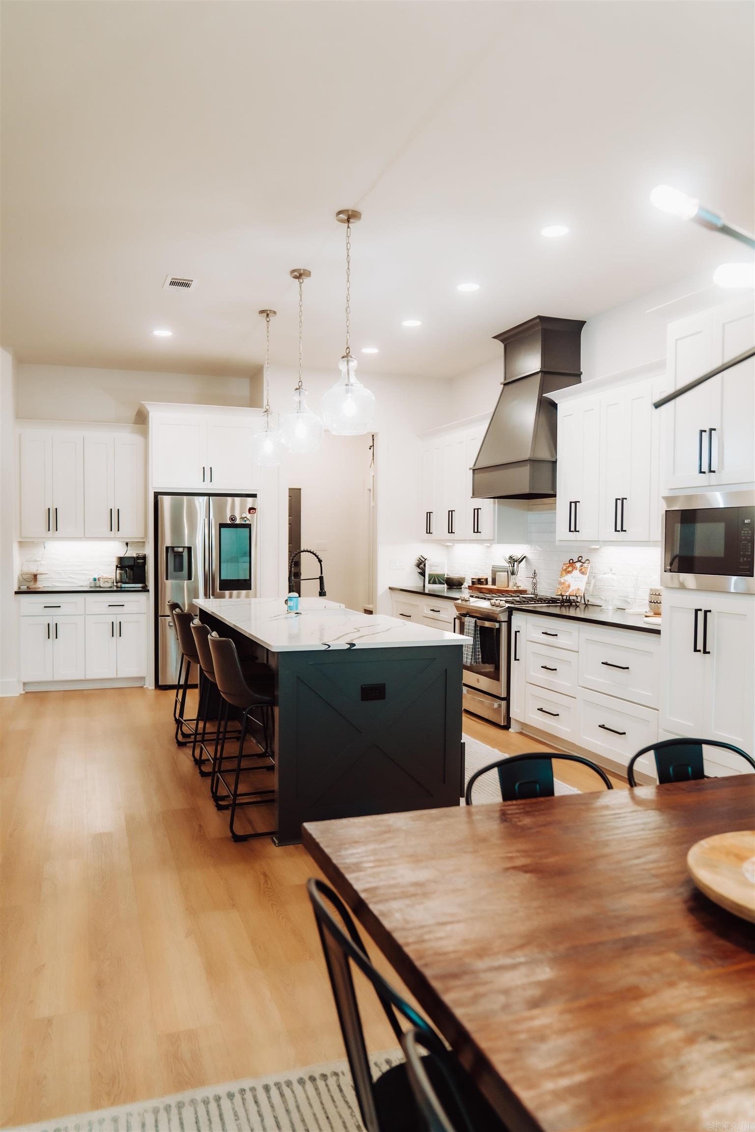 7702 S Shoreline  Benton, AR