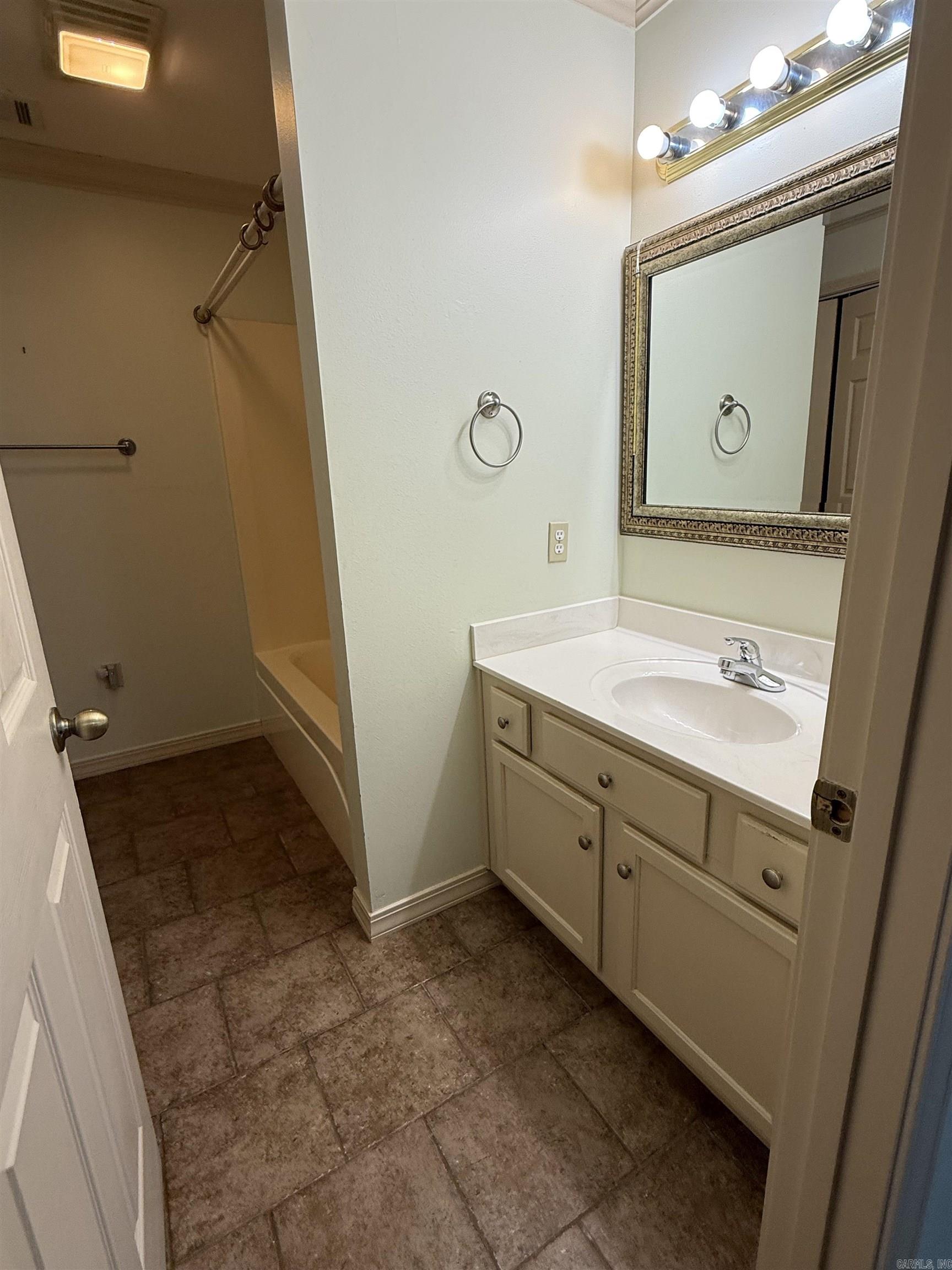 2710 Oak Meadow  Searcy, AR