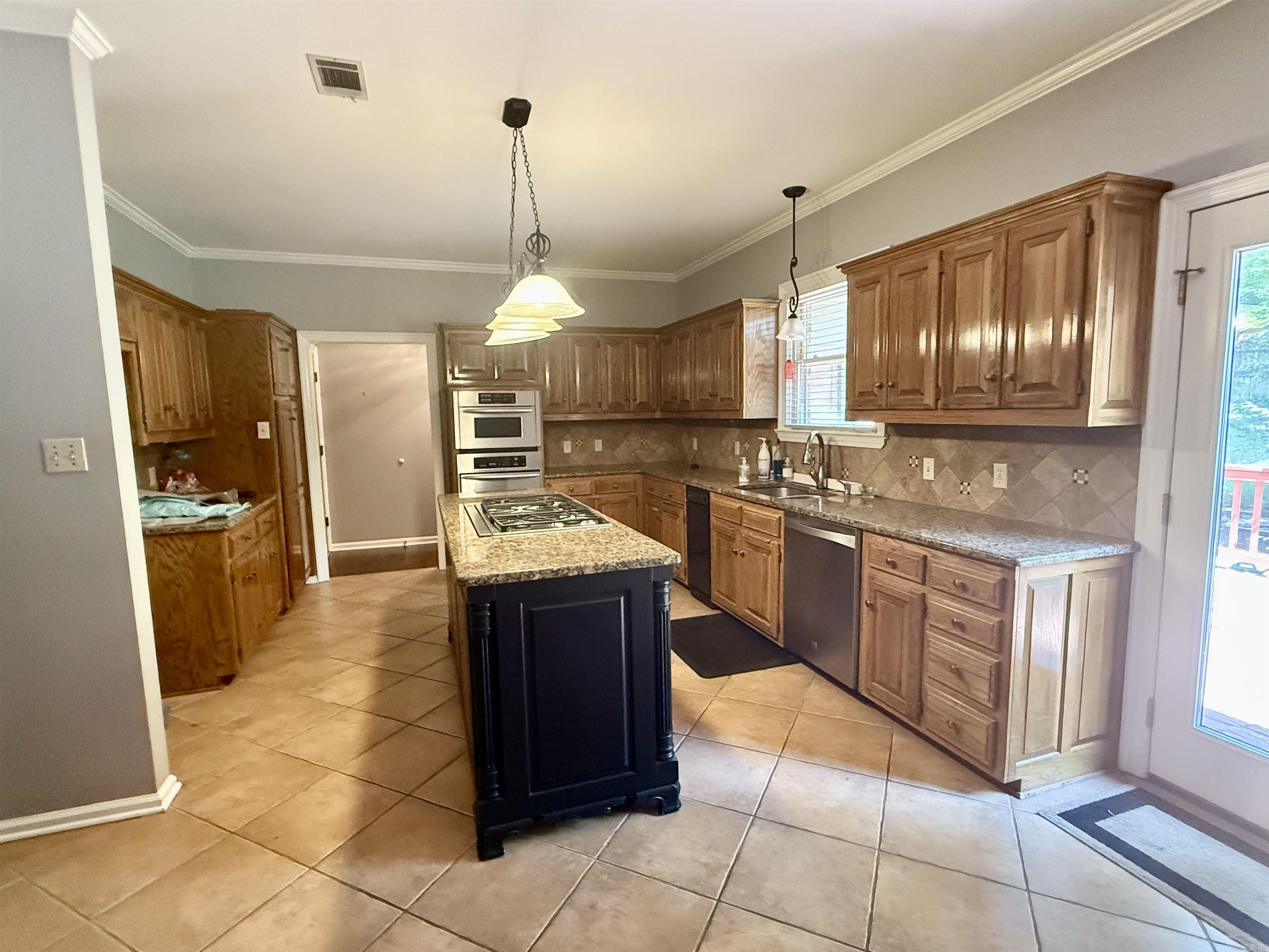 9 Longlea Cv  Little Rock, AR