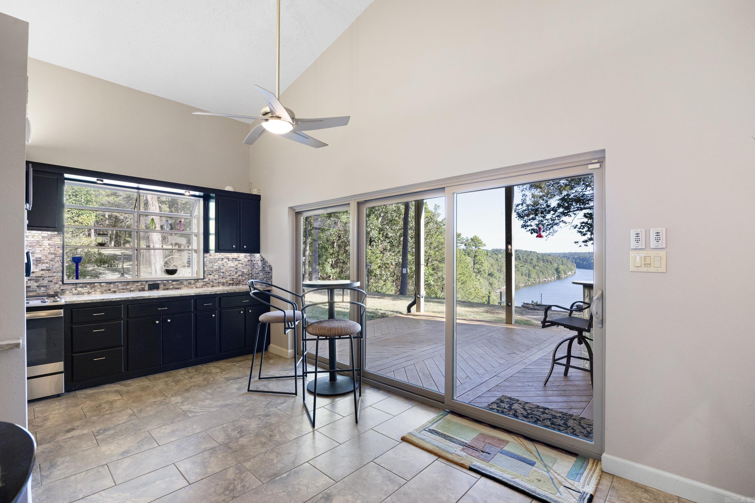695 Private Road 1715  Knoxville, AR