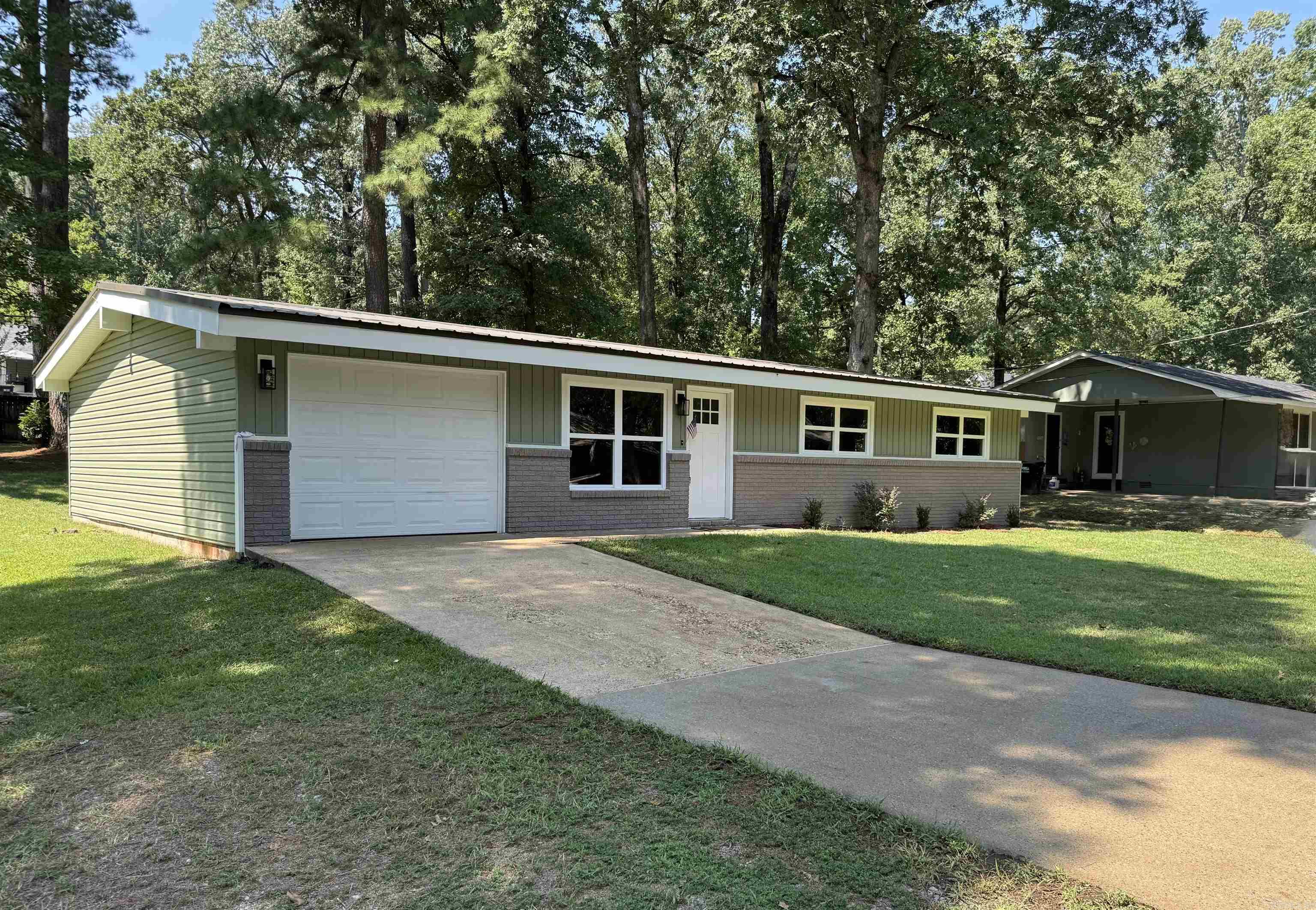 1212 Chris Drive