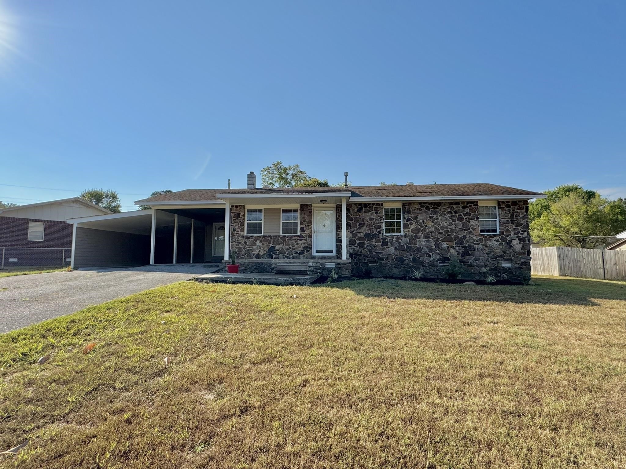 102 Capri Drive  Melbourne, AR