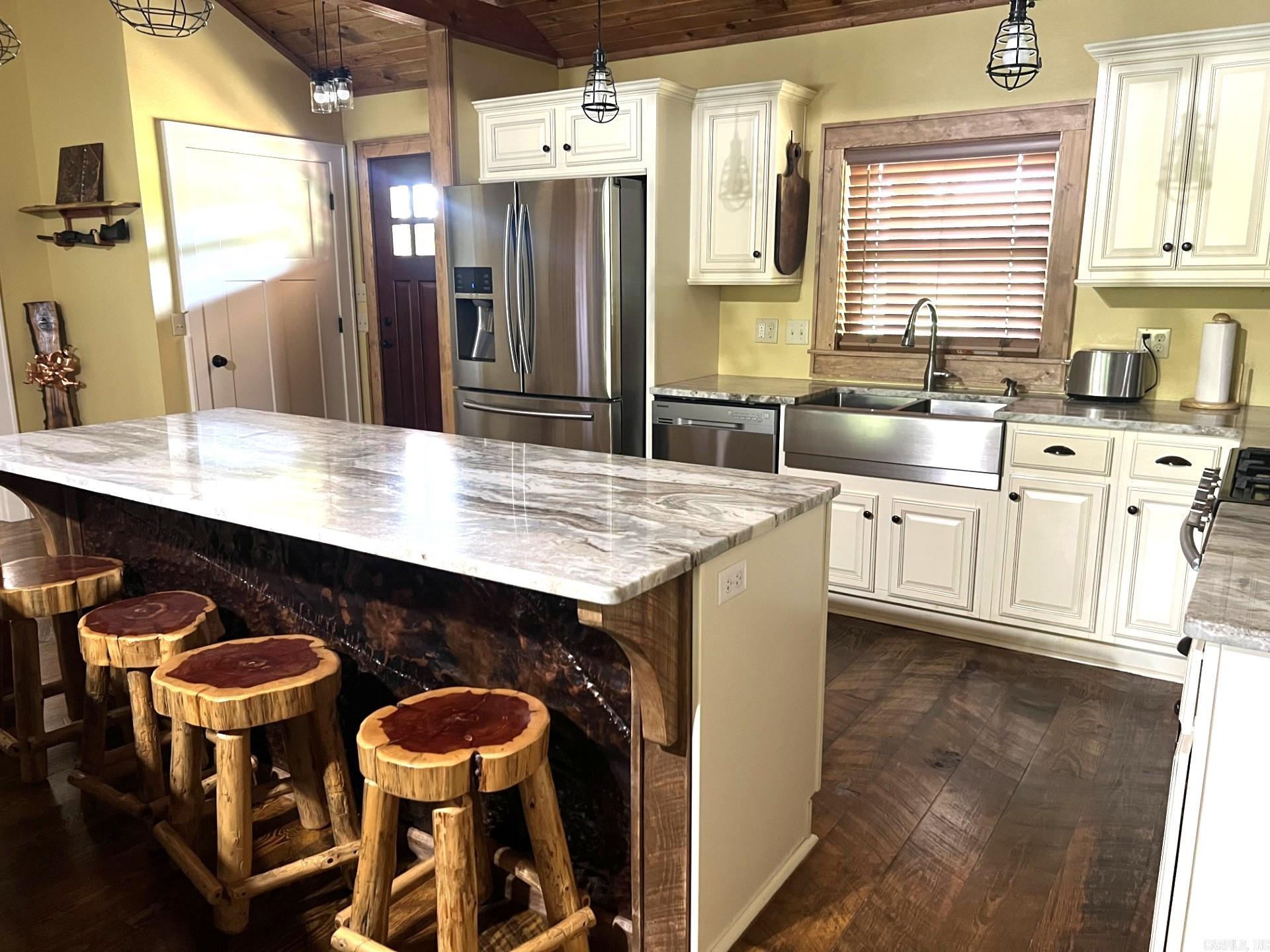 120 Yorktown  Locust Grove, AR