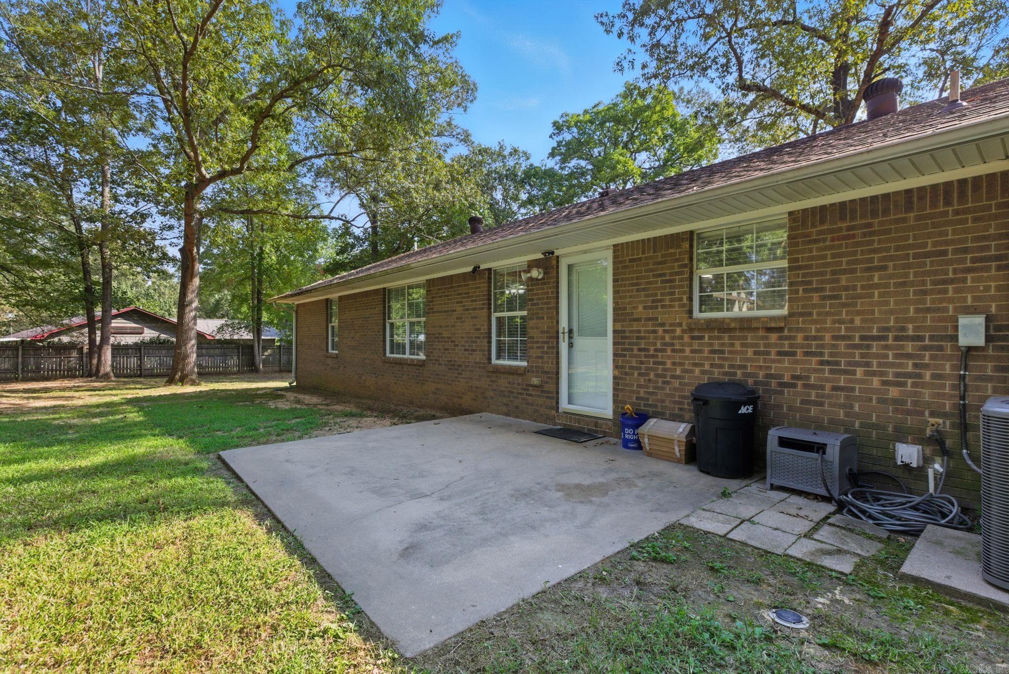 19101 Oaklawn  Little Rock, AR