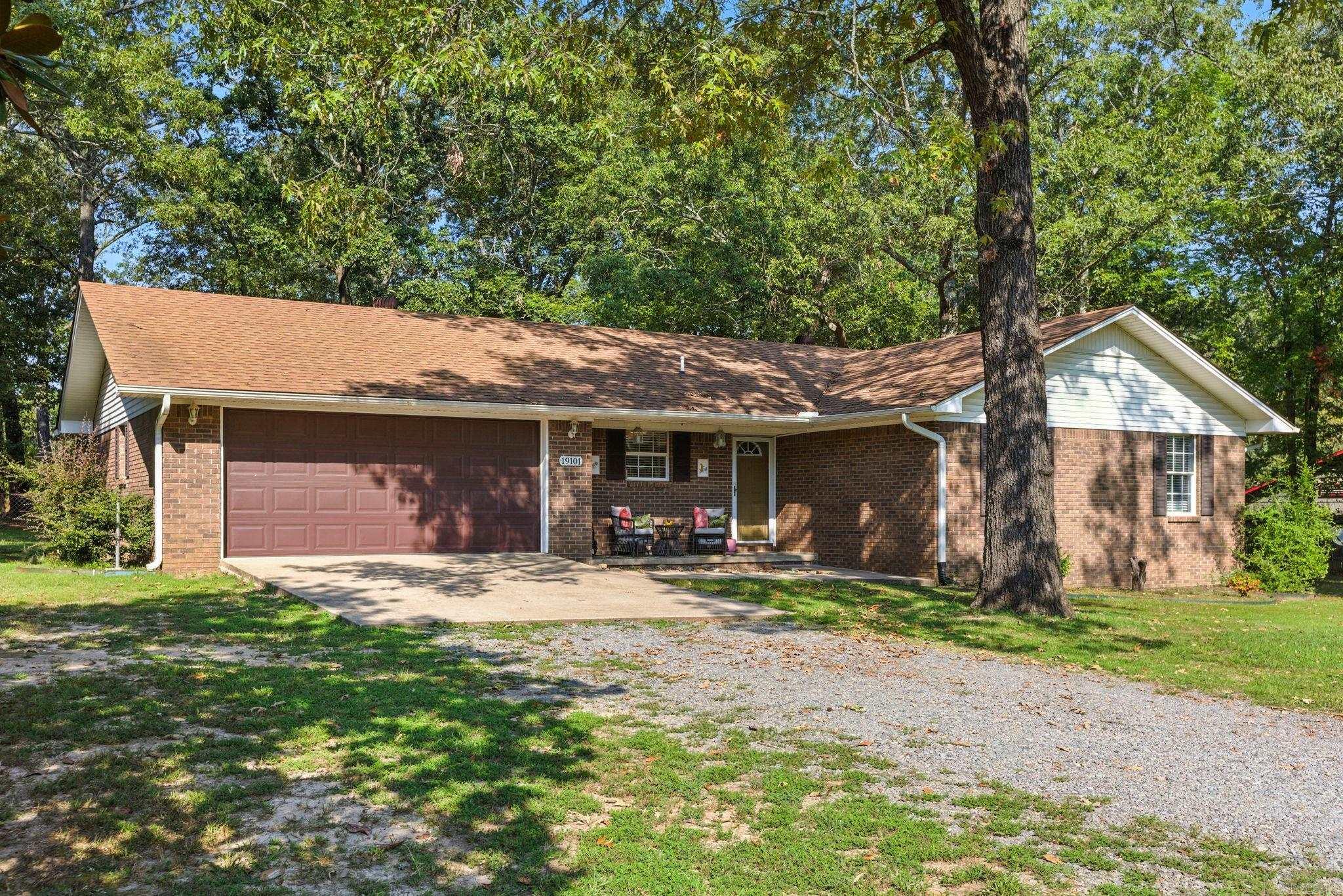 19101 Oaklawn  Little Rock, AR