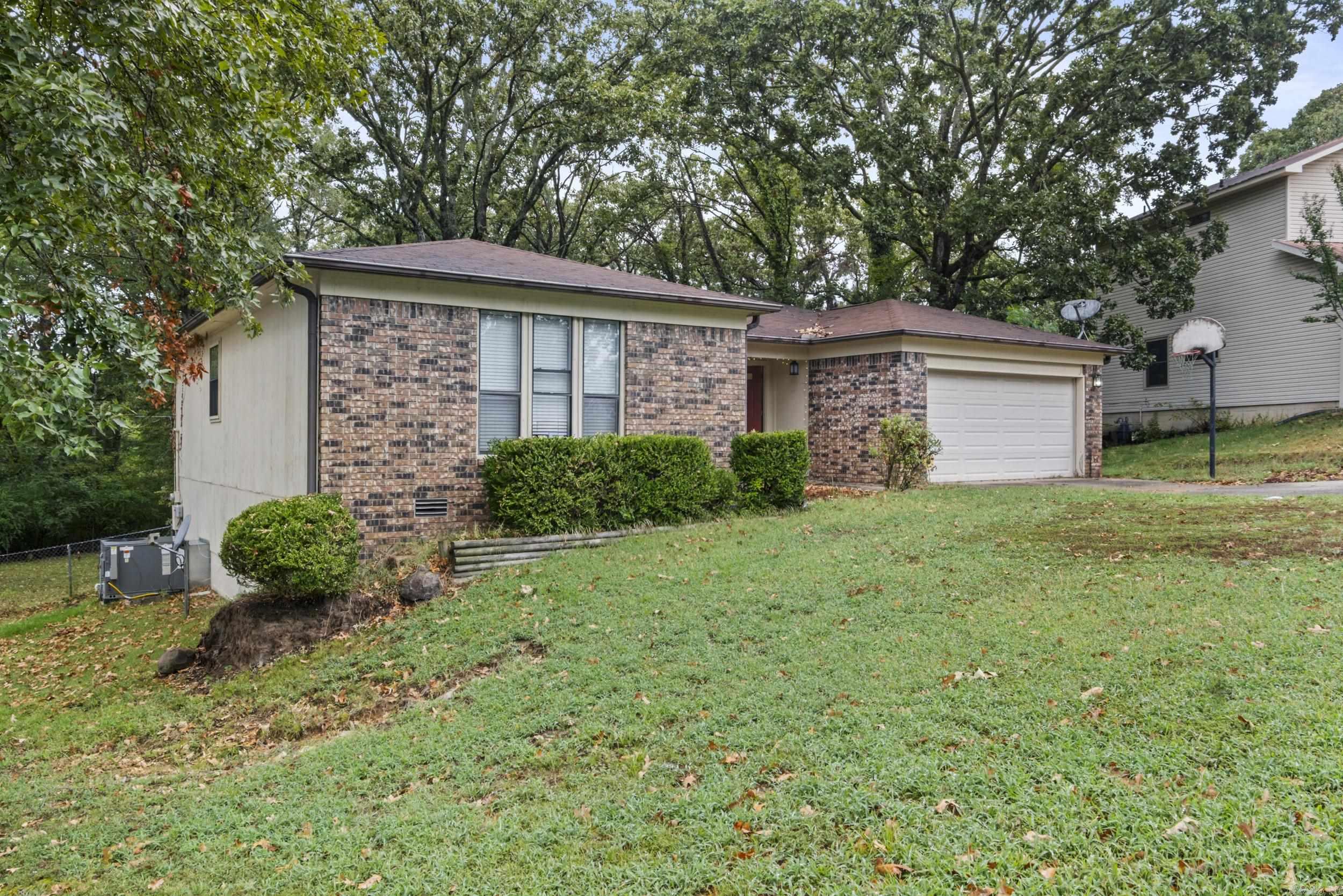 704 Autumnbrook  Sherwood, AR