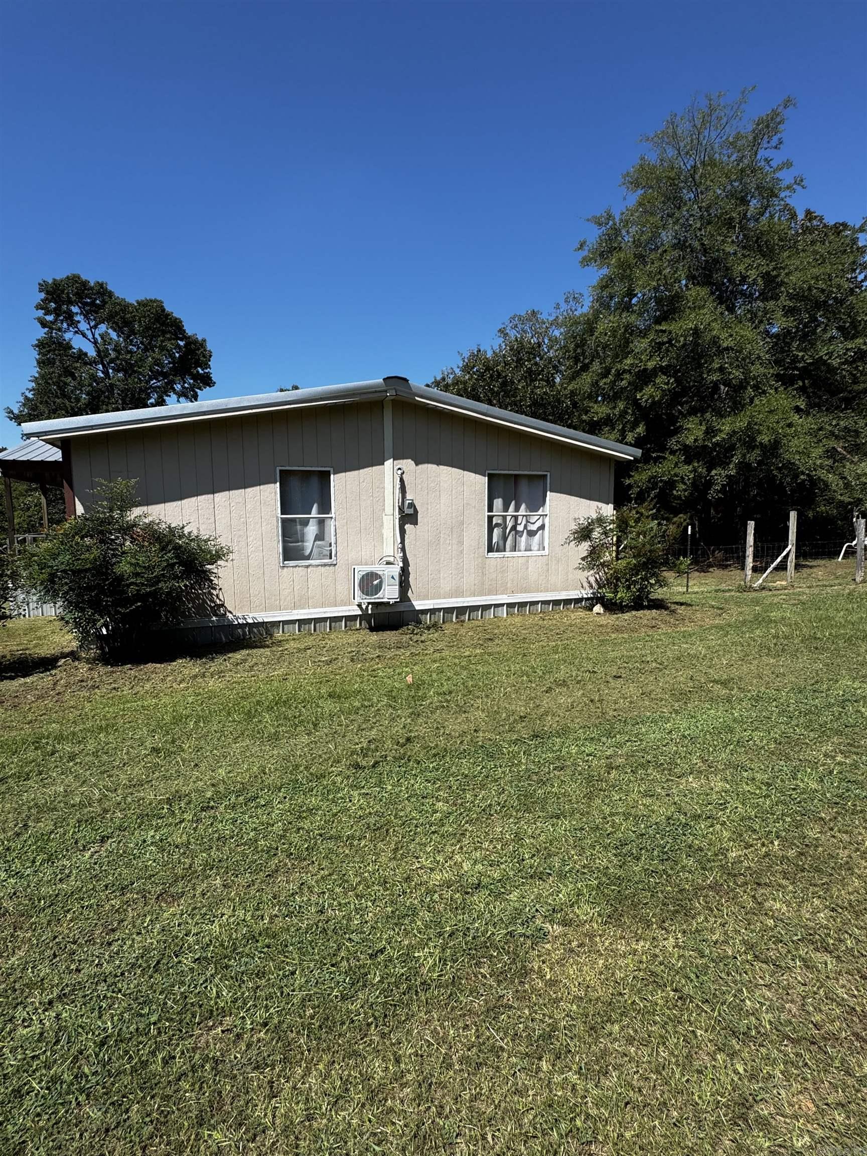 223 Private Road 1776  London, AR