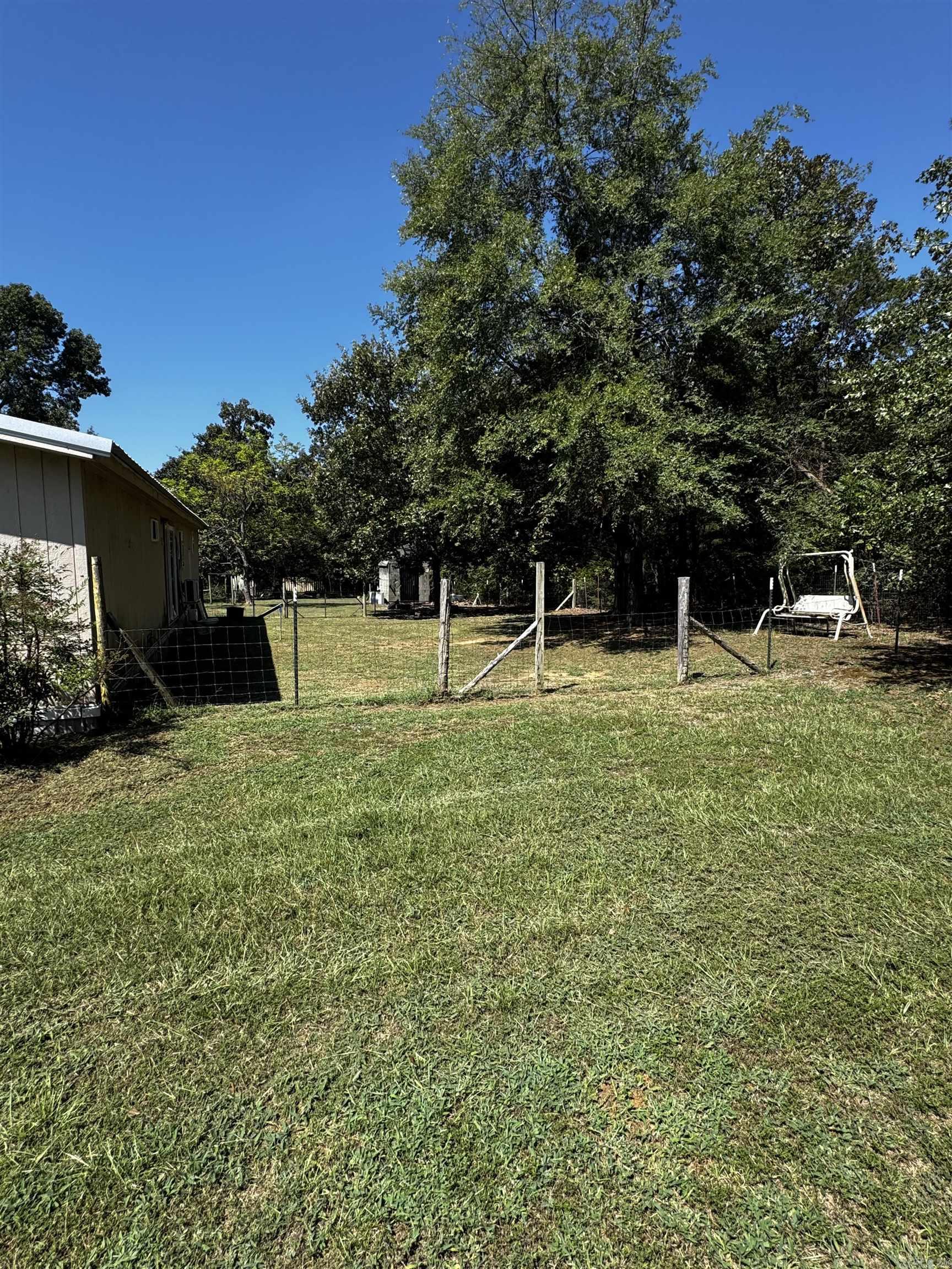 223 Private Road 1776  London, AR