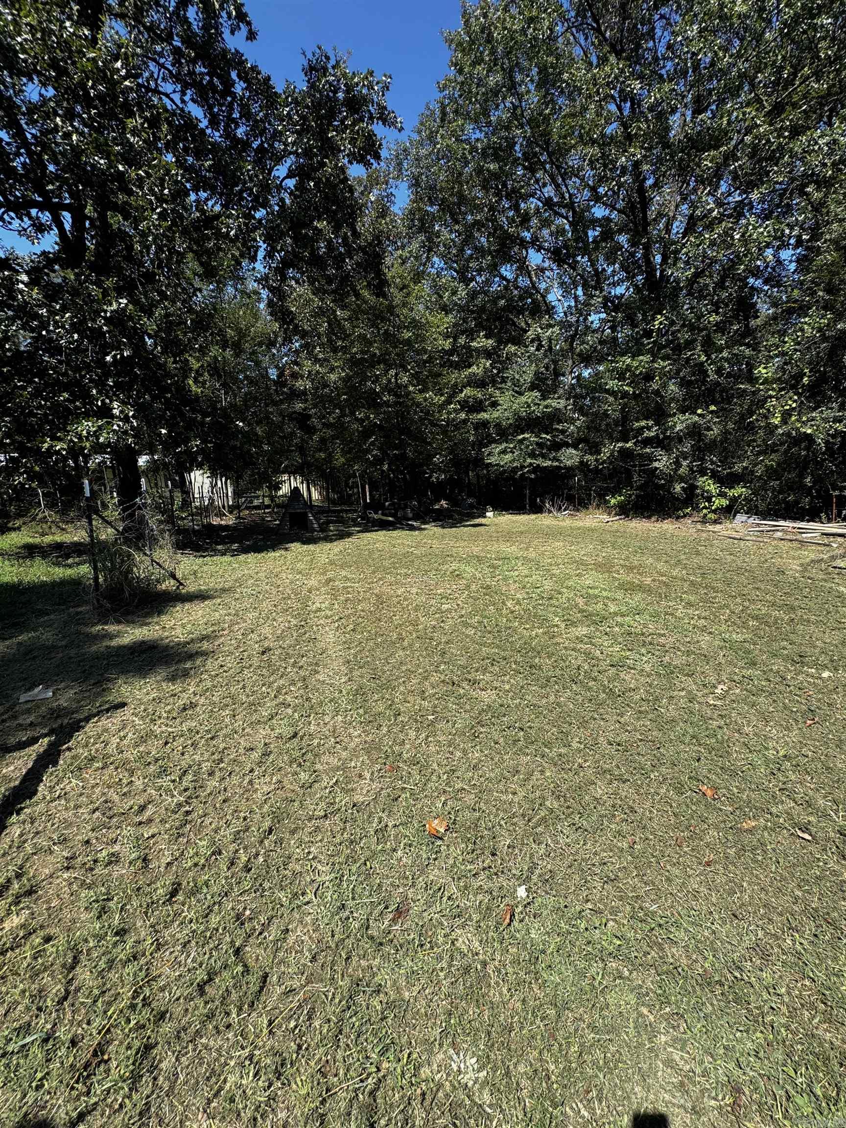 223 Private Road 1776  London, AR