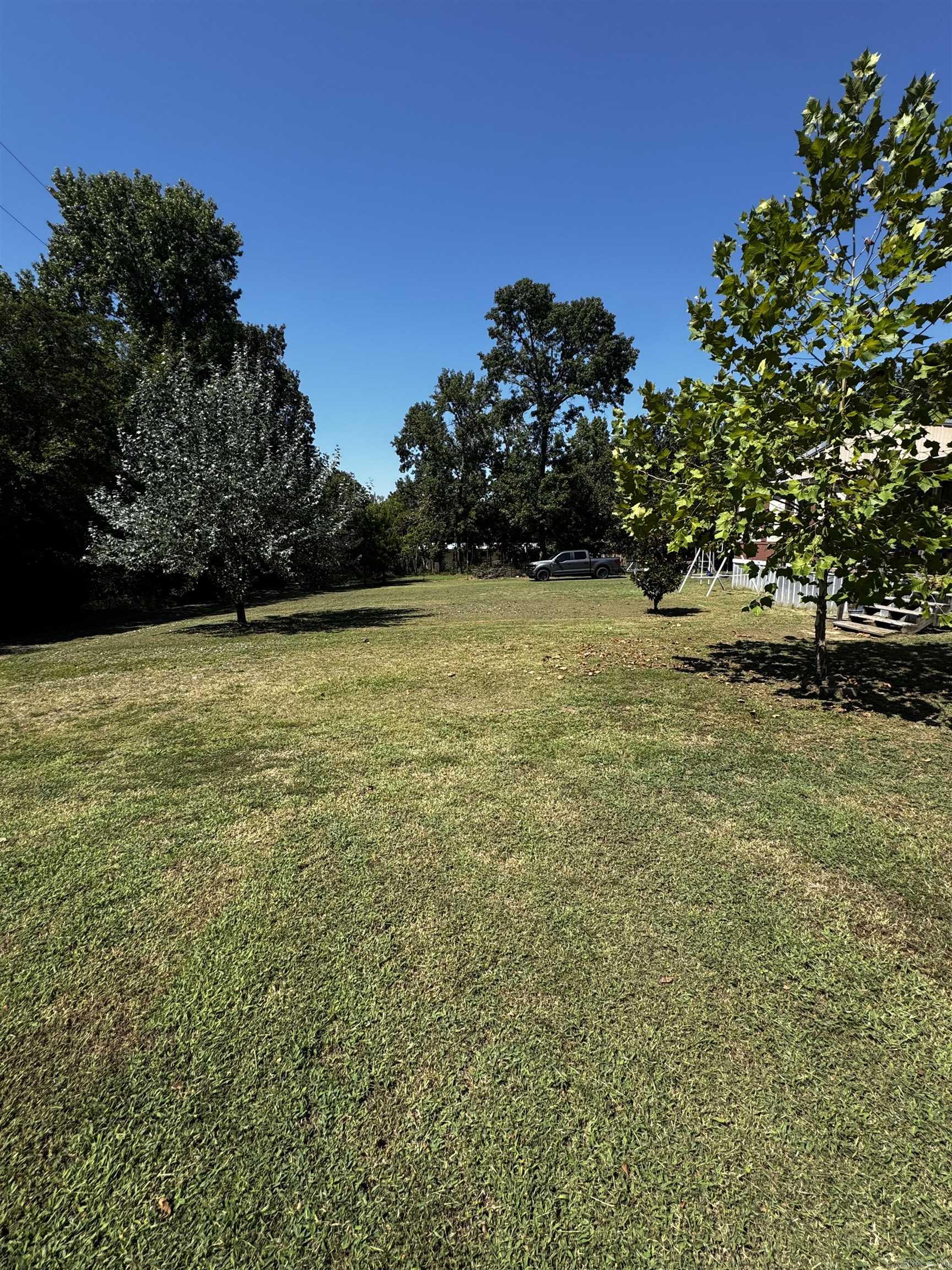 223 Private Road 1776  London, AR