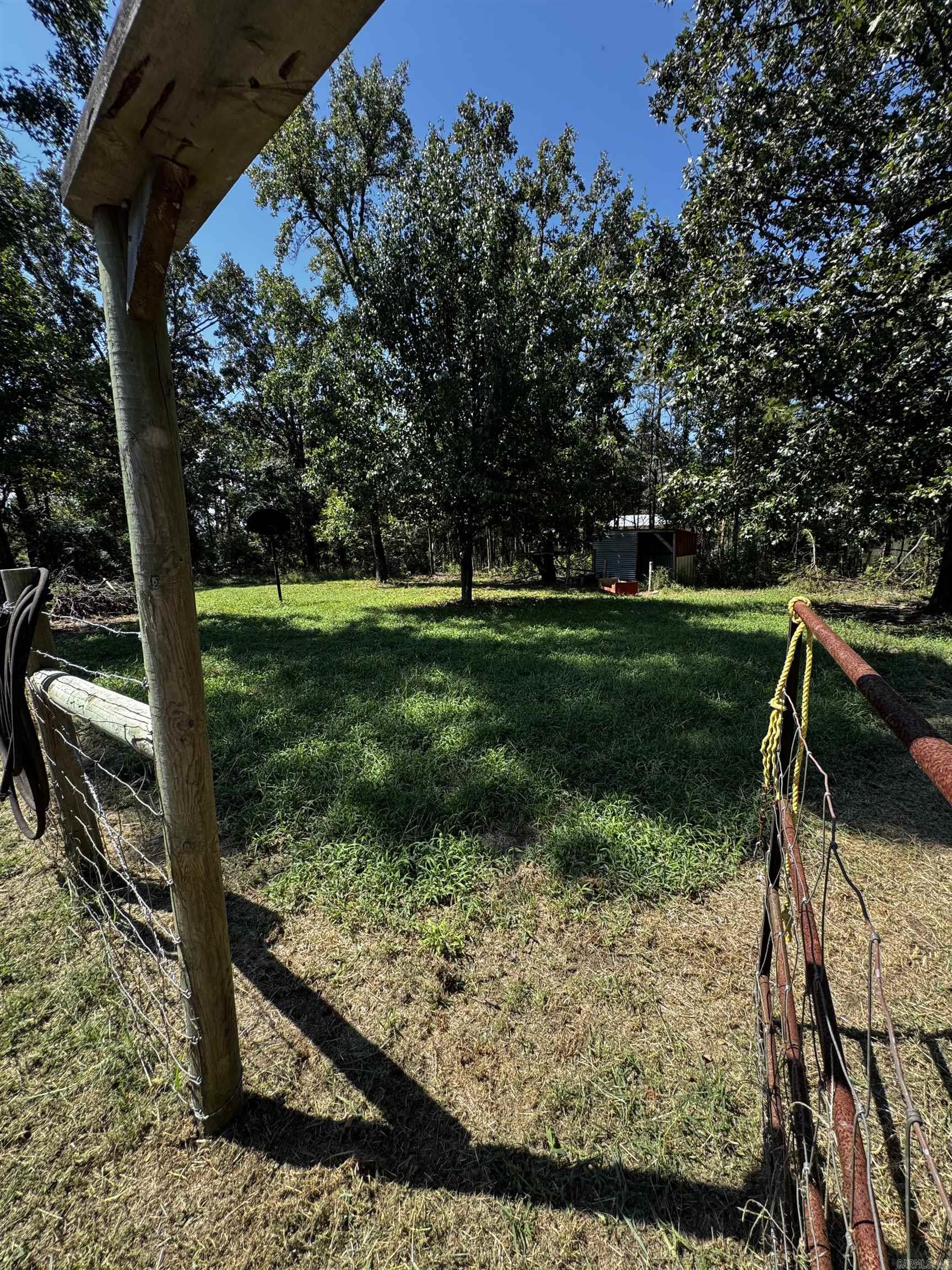 223 Private Road 1776  London, AR