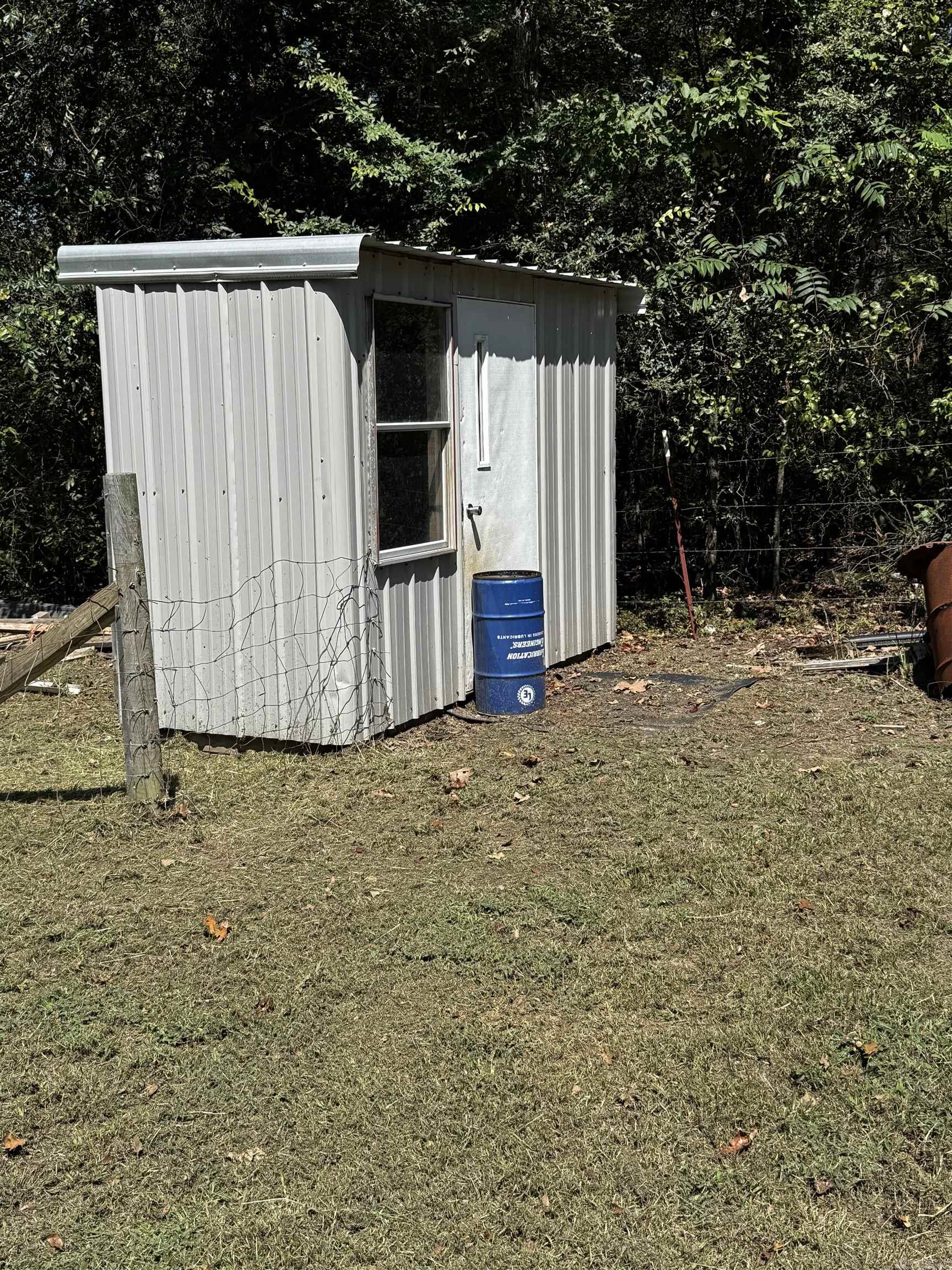 223 Private Road 1776  London, AR
