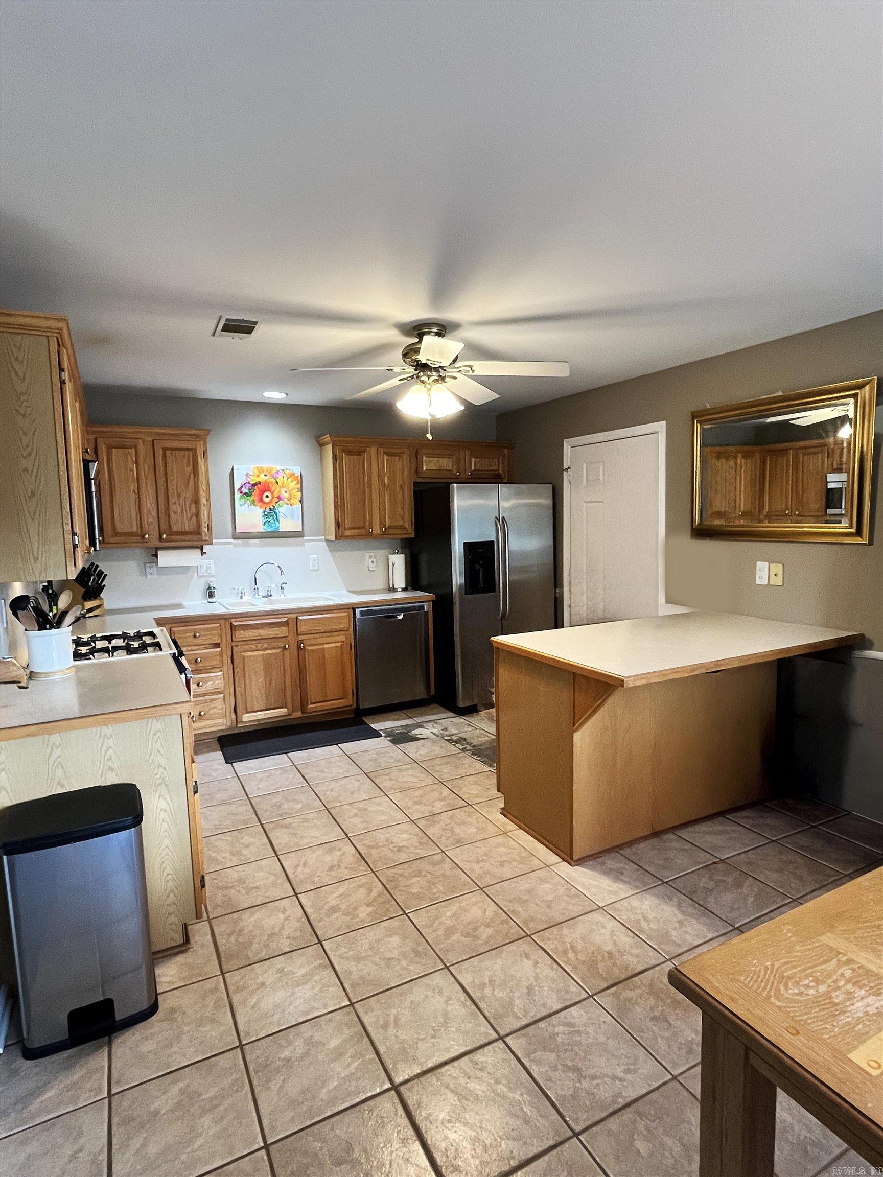 1 Zircon  Maumelle, AR
