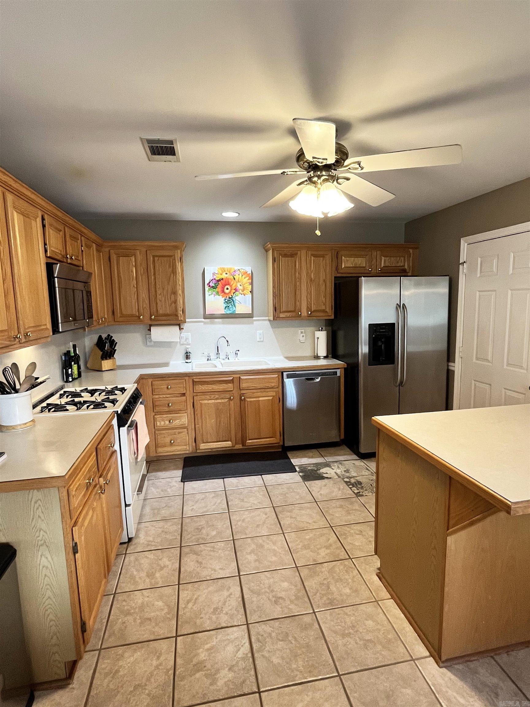 1 Zircon  Maumelle, AR