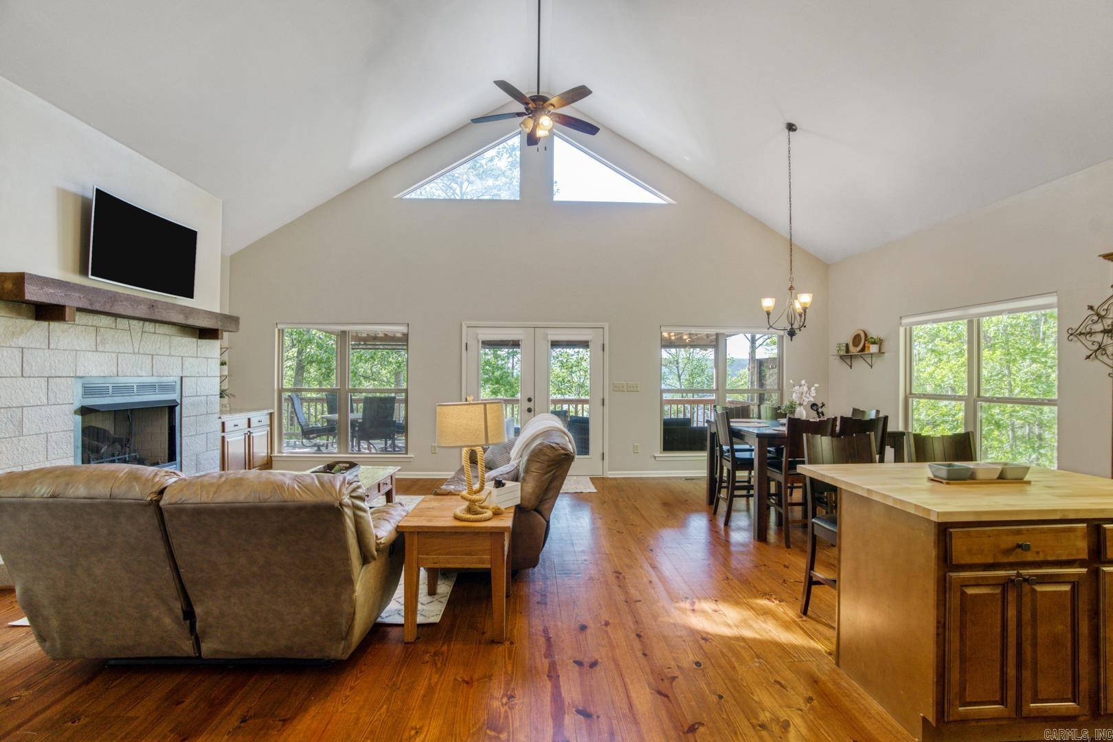 175 Sylvan  Greers Ferry, AR
